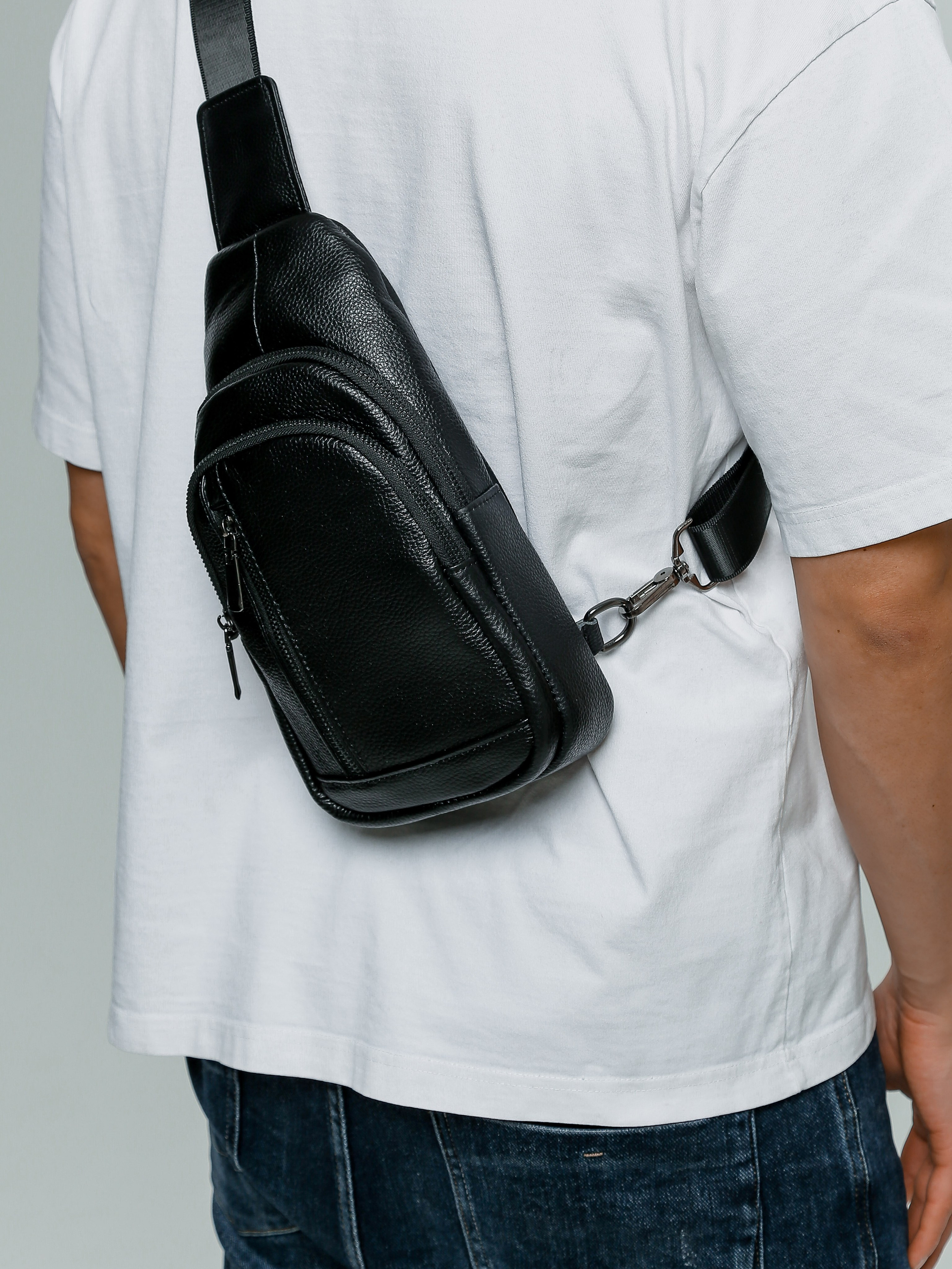 Коммерческая фотосессия мужских сумок для маркетплейсов и социальных сетей. Fashion фотограф в Санкт-Петербурге Савинова Ирина