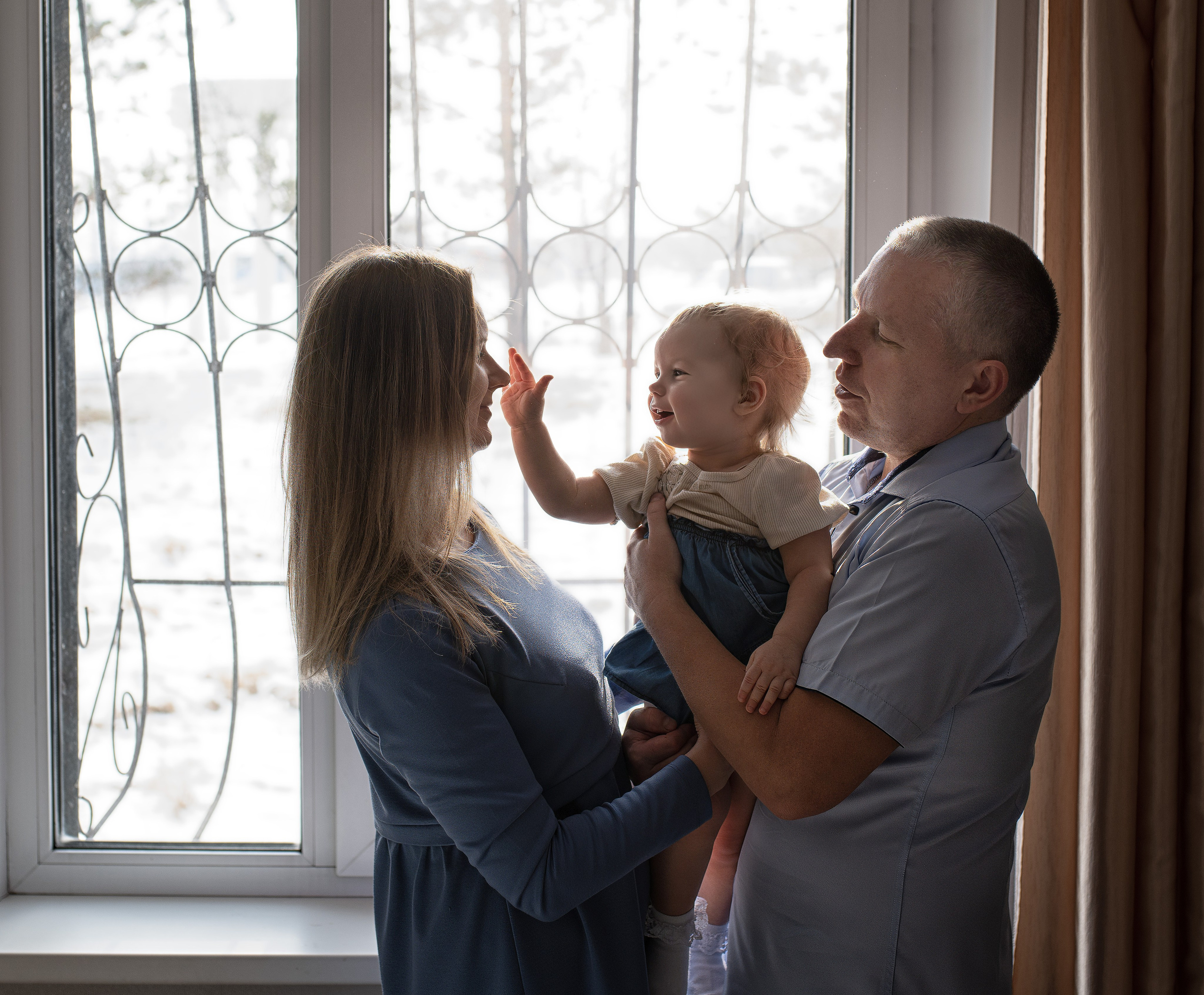 Семья Ляминых дома. Фотографы крещения/венчания  Красноярск Татьяна и Вячеслав Переваловы