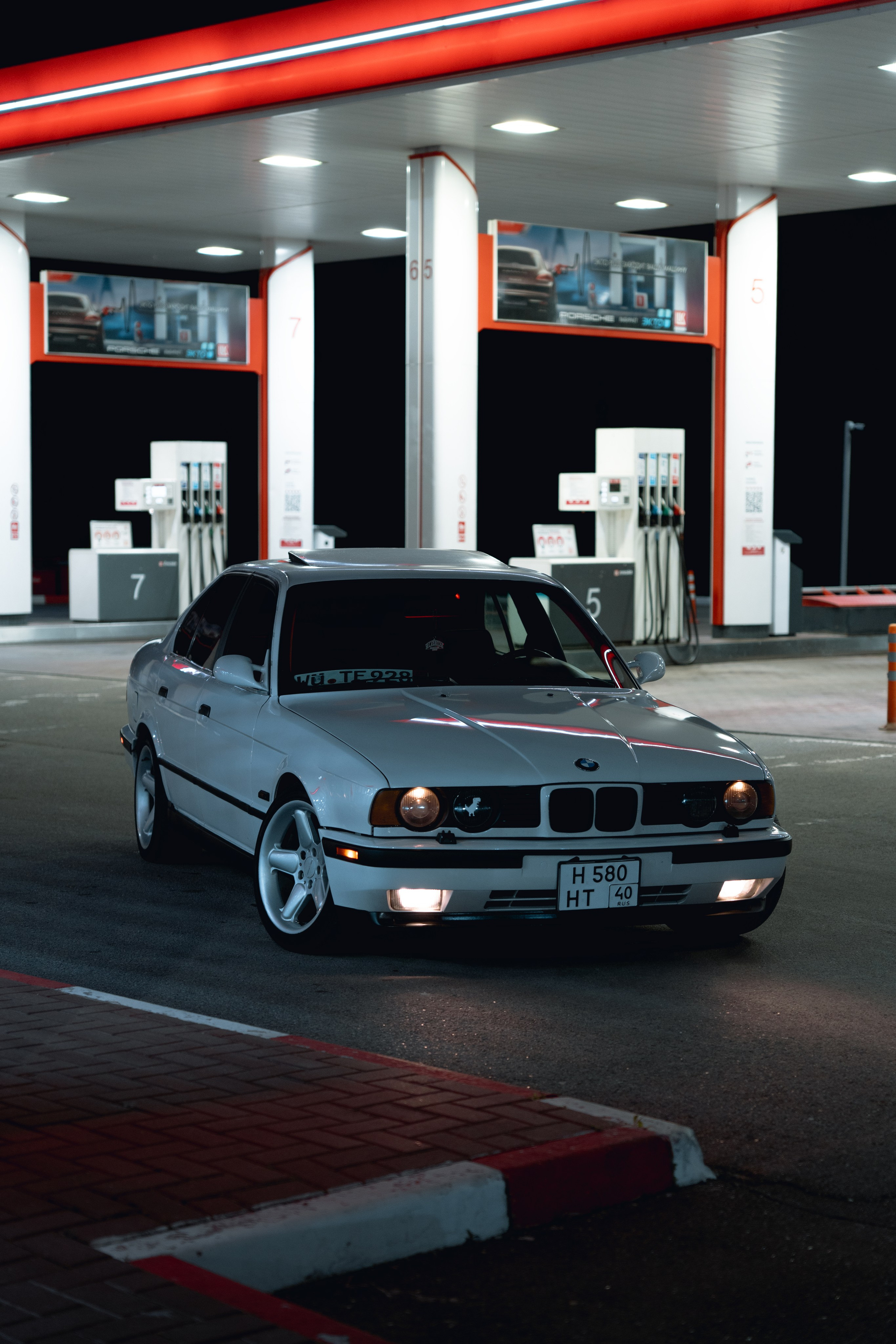Фотографии Никиты и его BMW E34