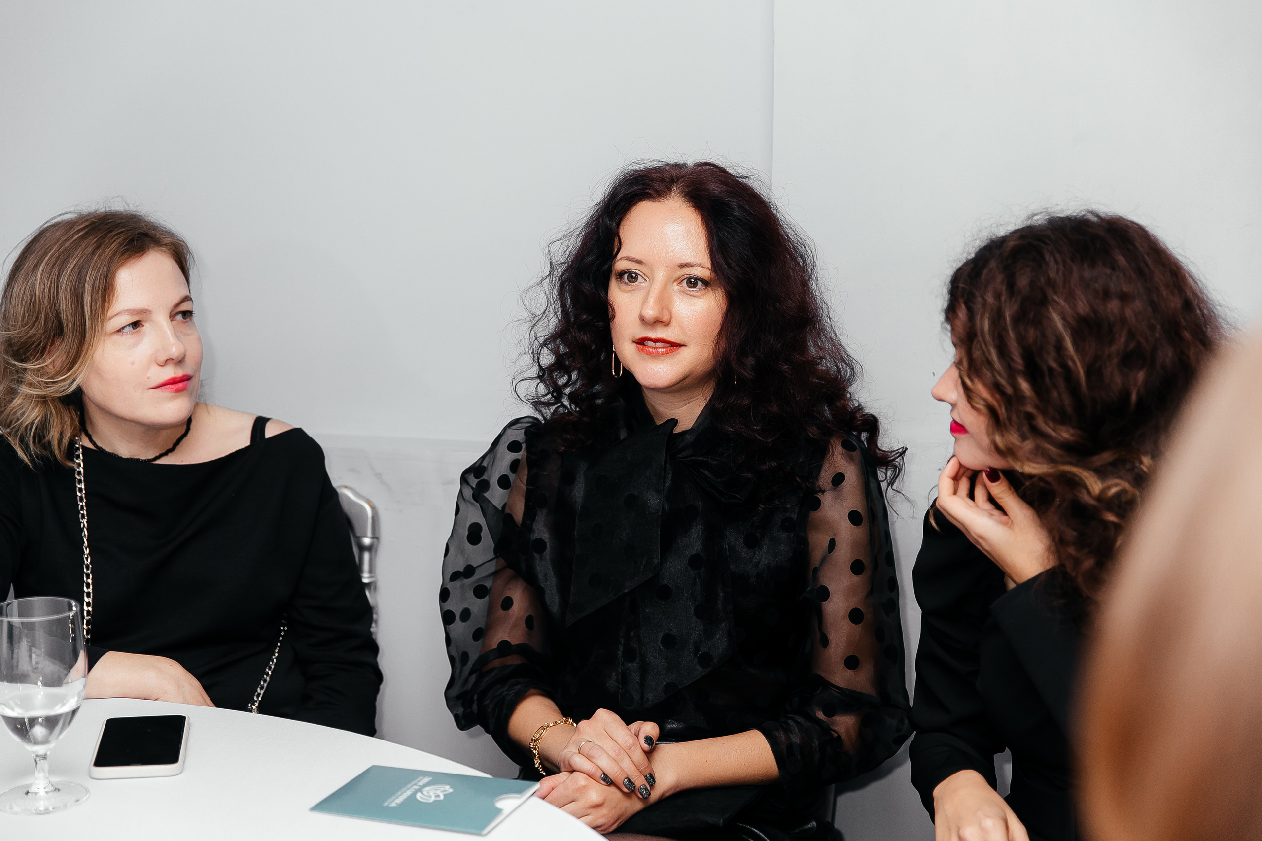 Фотозона+выступление спикеров. Фотограф в Красноярске Надежда Воскресенская