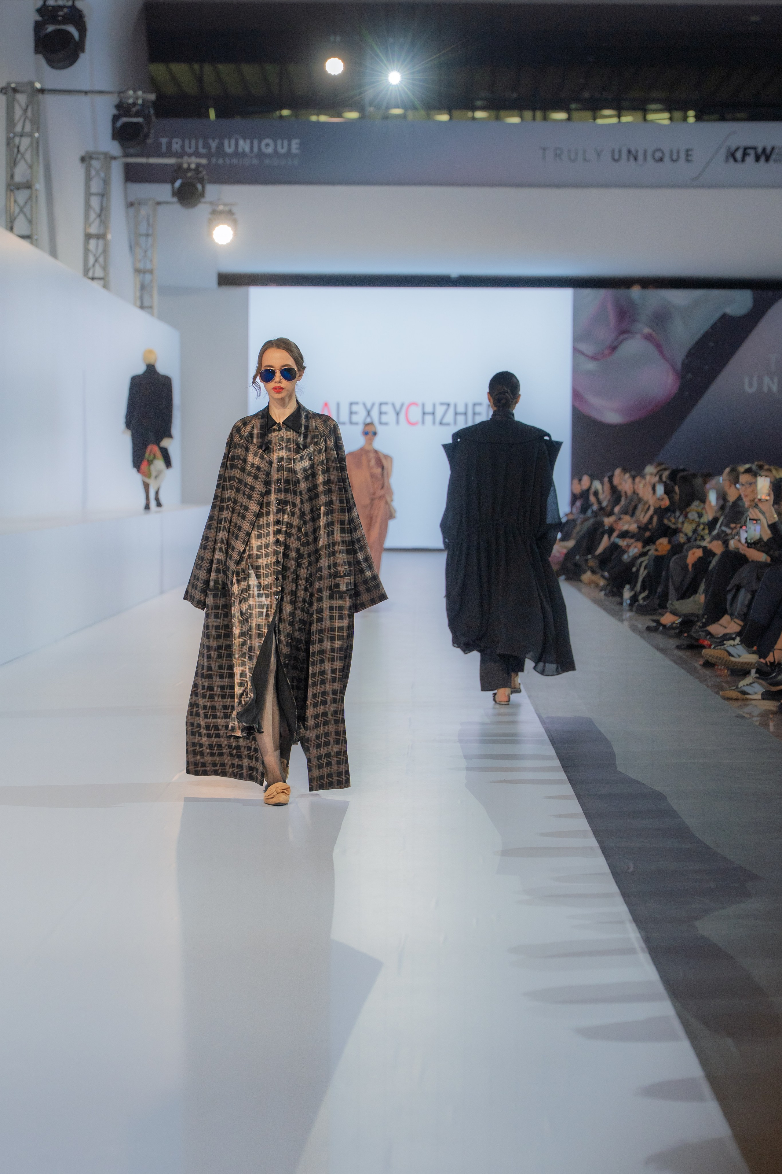 Alexey Chzhen. Сайт Алматинского НЮ АРТ, будуар и фэшн фотографа Дениса Карпенко