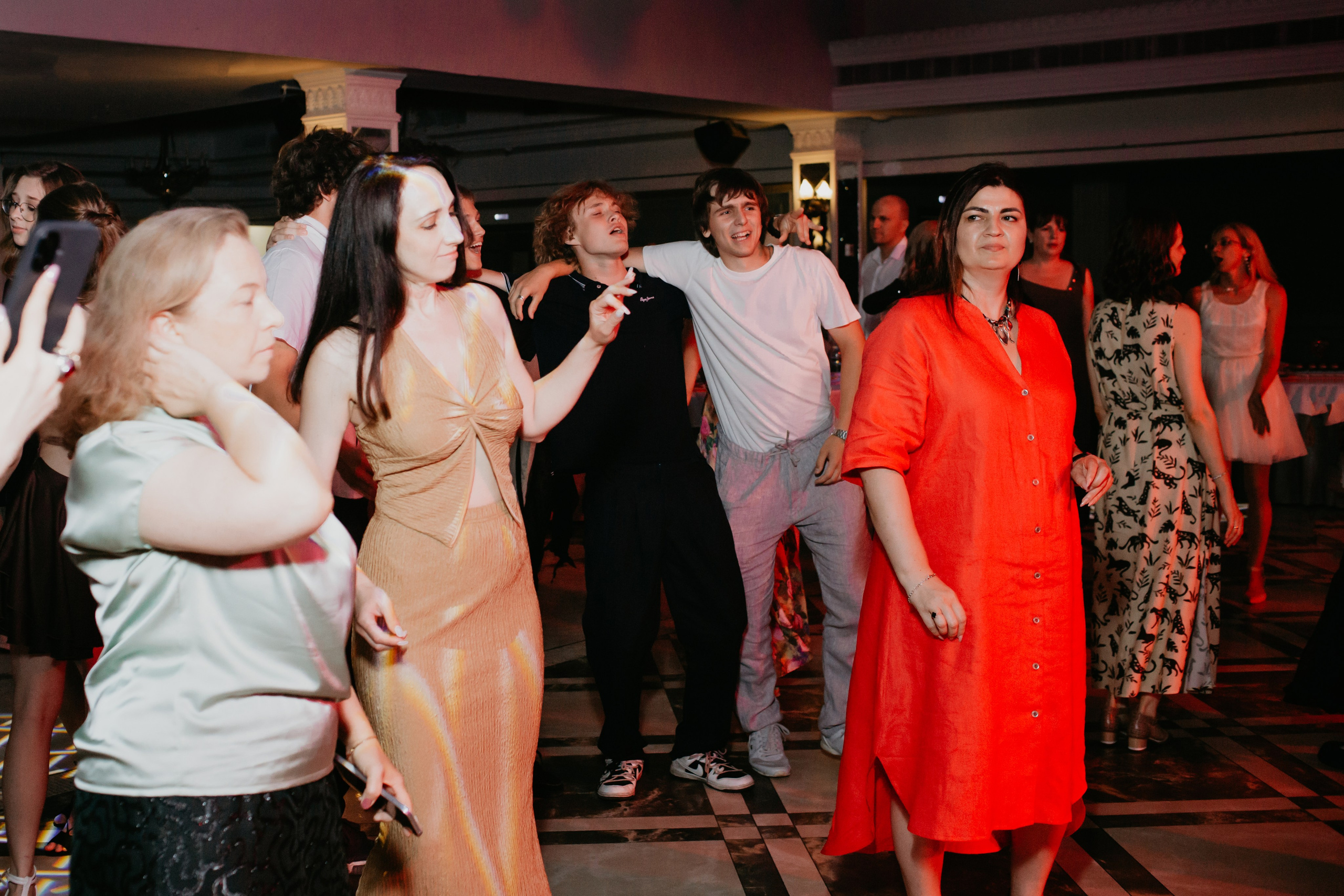 Выпускной 2025 (9класс) 124 школа. Фотограф в Челябинске Ополихина Анна