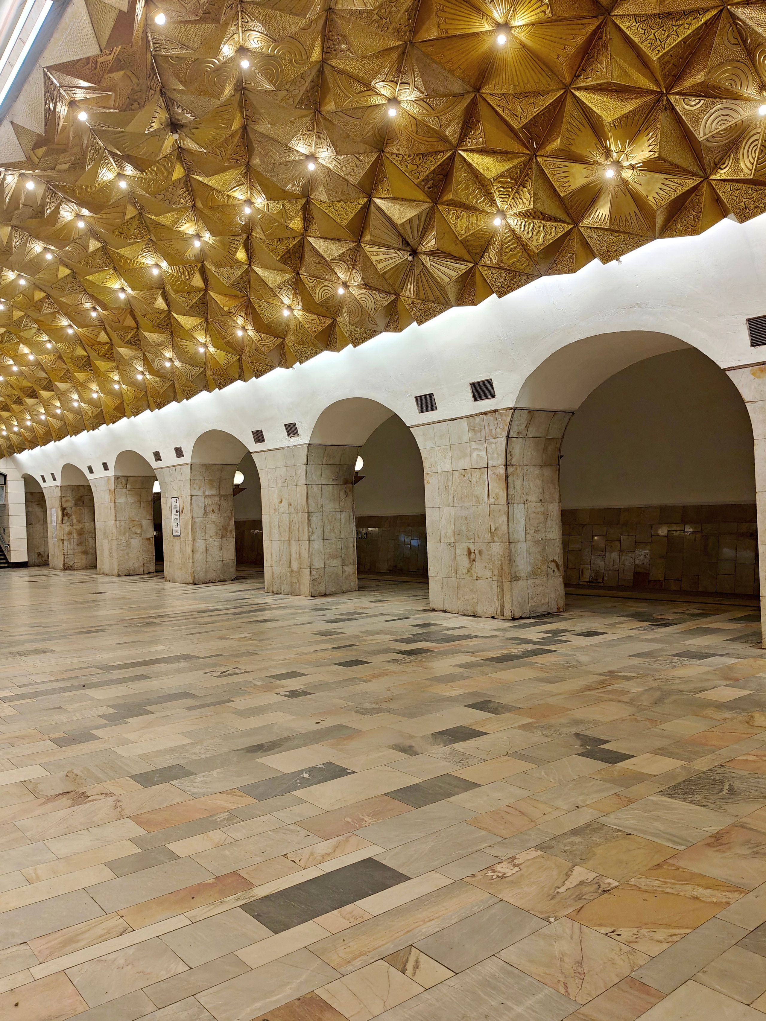 Метро Москвы. Монохромный фотограф