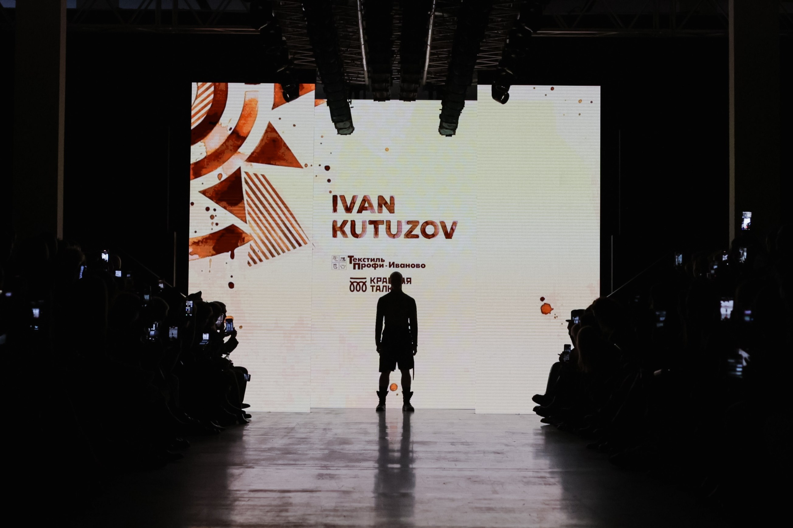 Показ IVAN KUTUZOV — Moscow Fashion Week 18/03. Jane Kudryavtseva — Репортажный и портретный топ фотограф Москва