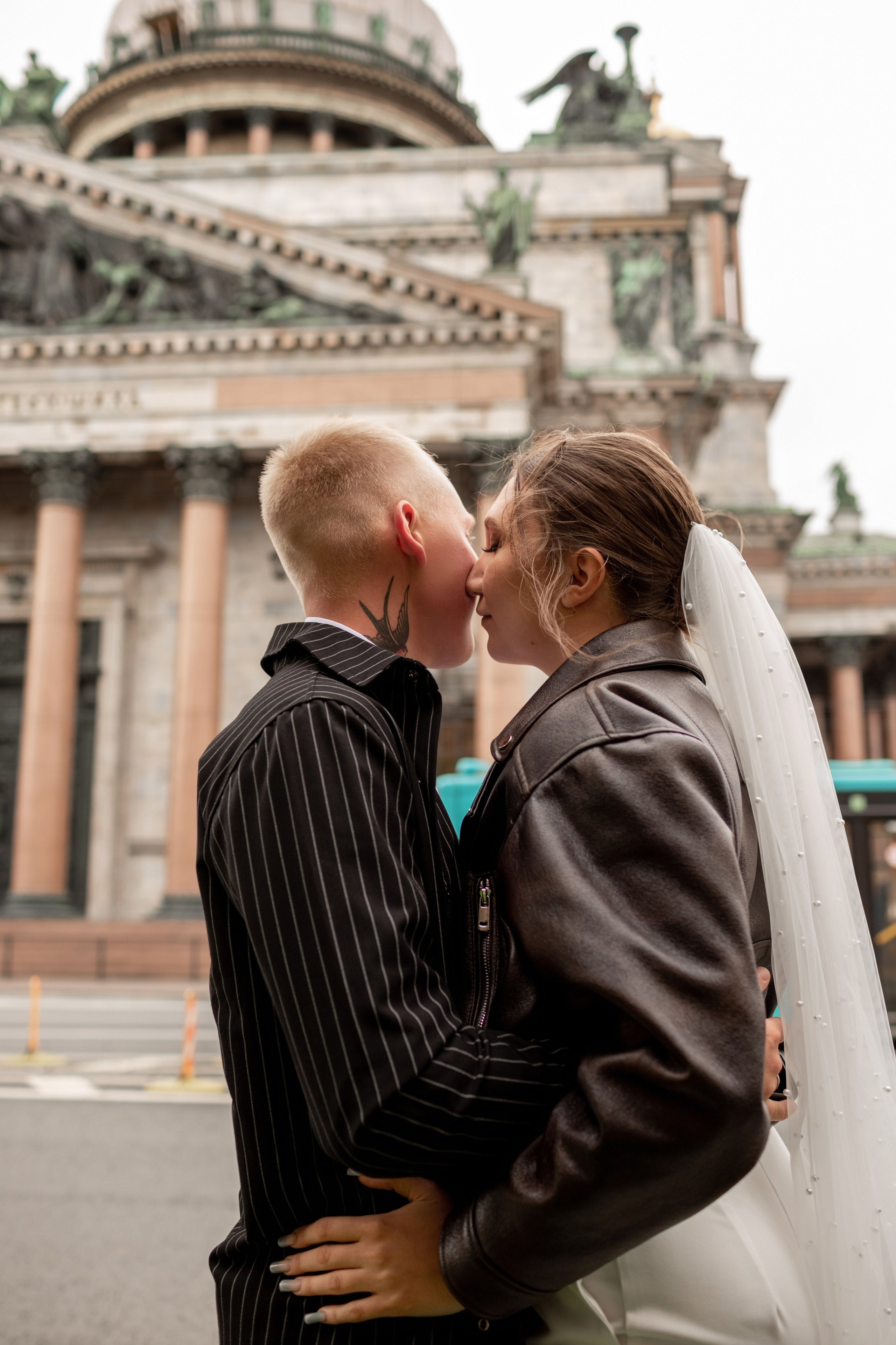 Свадебная фотосессия в центре Петербурга. Свадебный фотограф Кирилл Белый