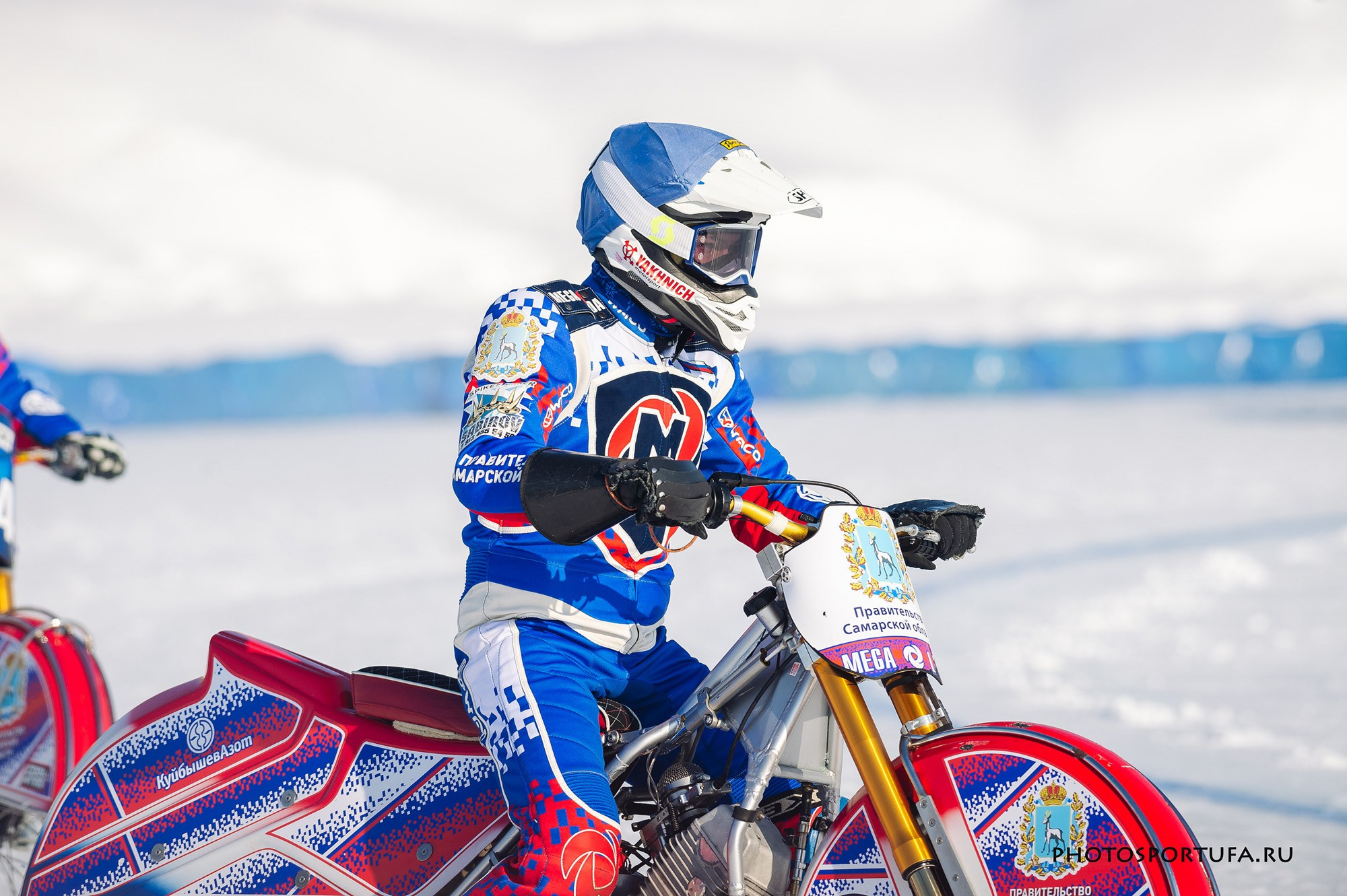 Мотогонку на льду. Спортивный фотограф в Уфе Евгений Буров