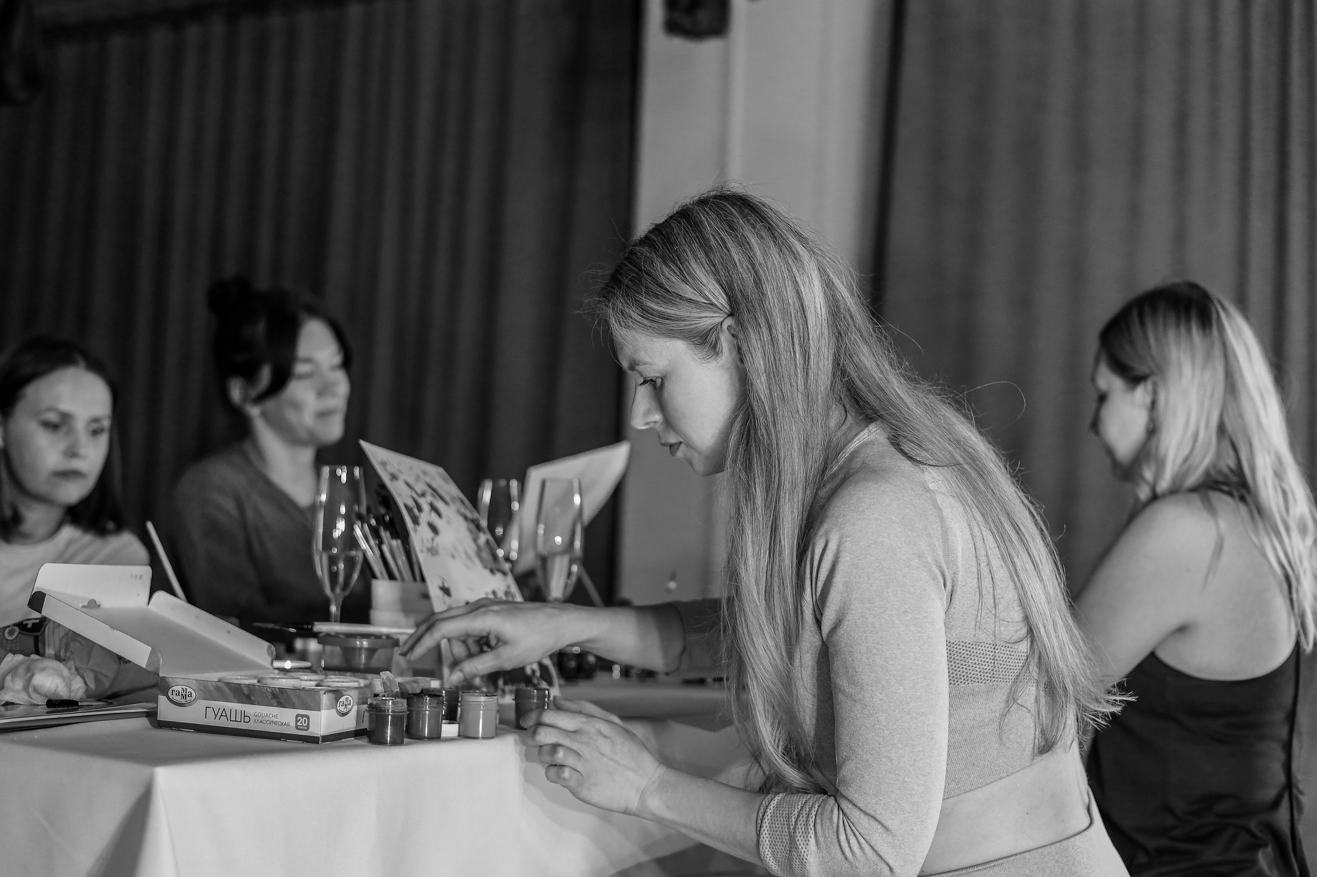 Арт-терапия + аэройога. Фотограф Надршина Лилия