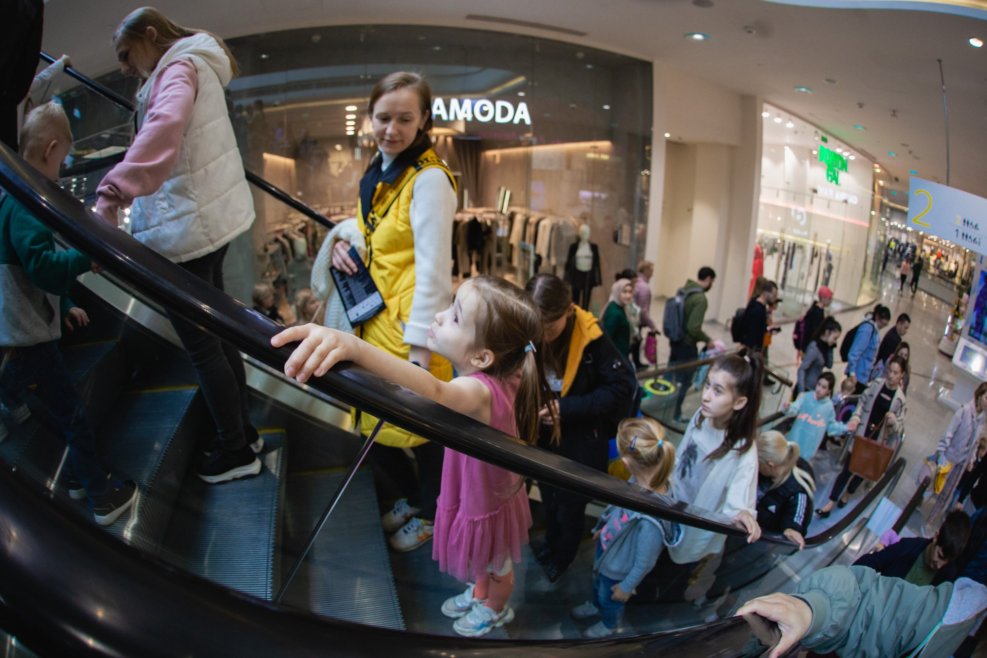 Сказка в ТЦ Океания. Репортажный и концертный фотограф в Москве Анастасия Осень