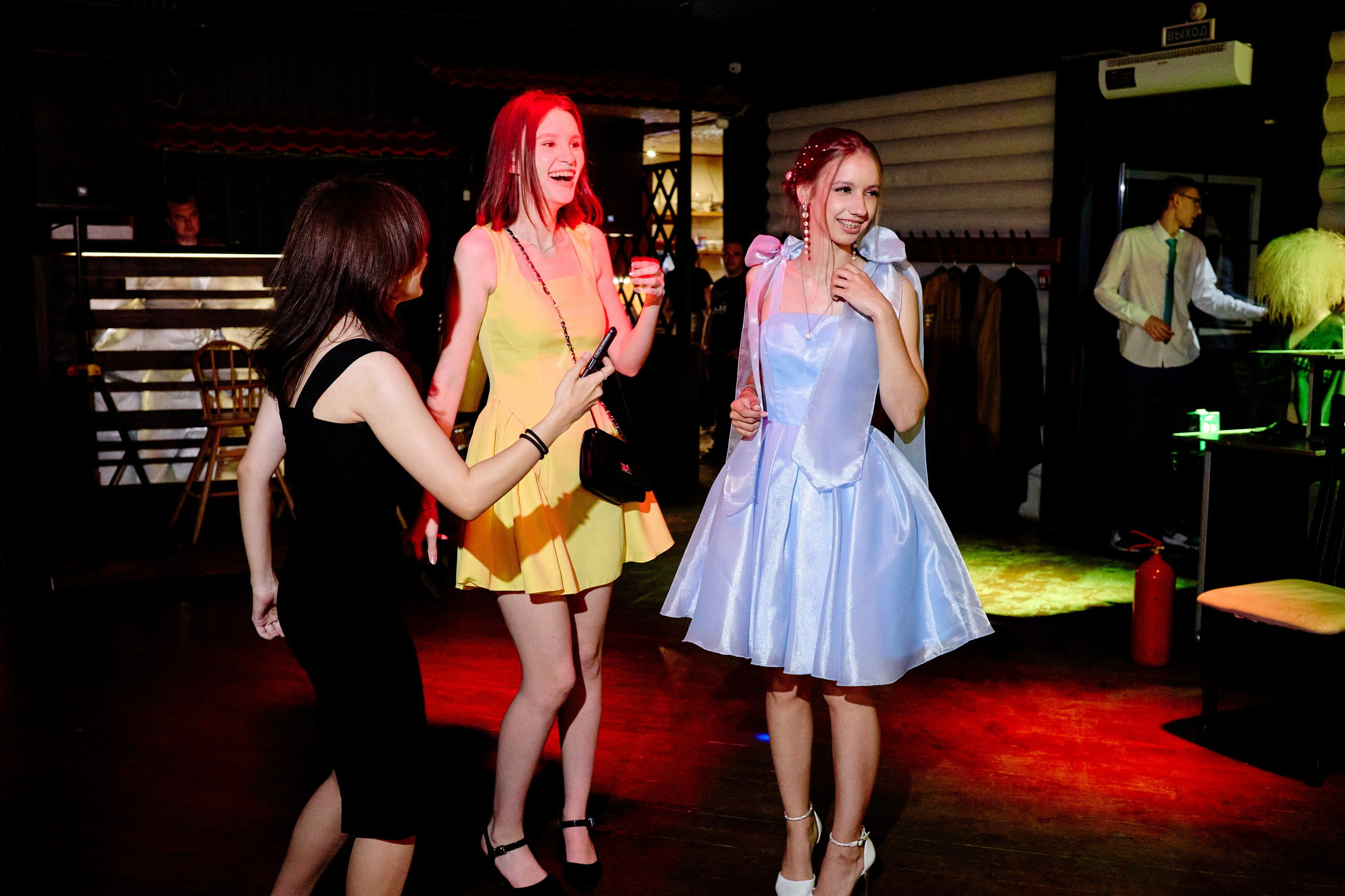 Выпускной 35 Сош. Фотограф Выпускные альбомы Таганрог Сергей Коробченко