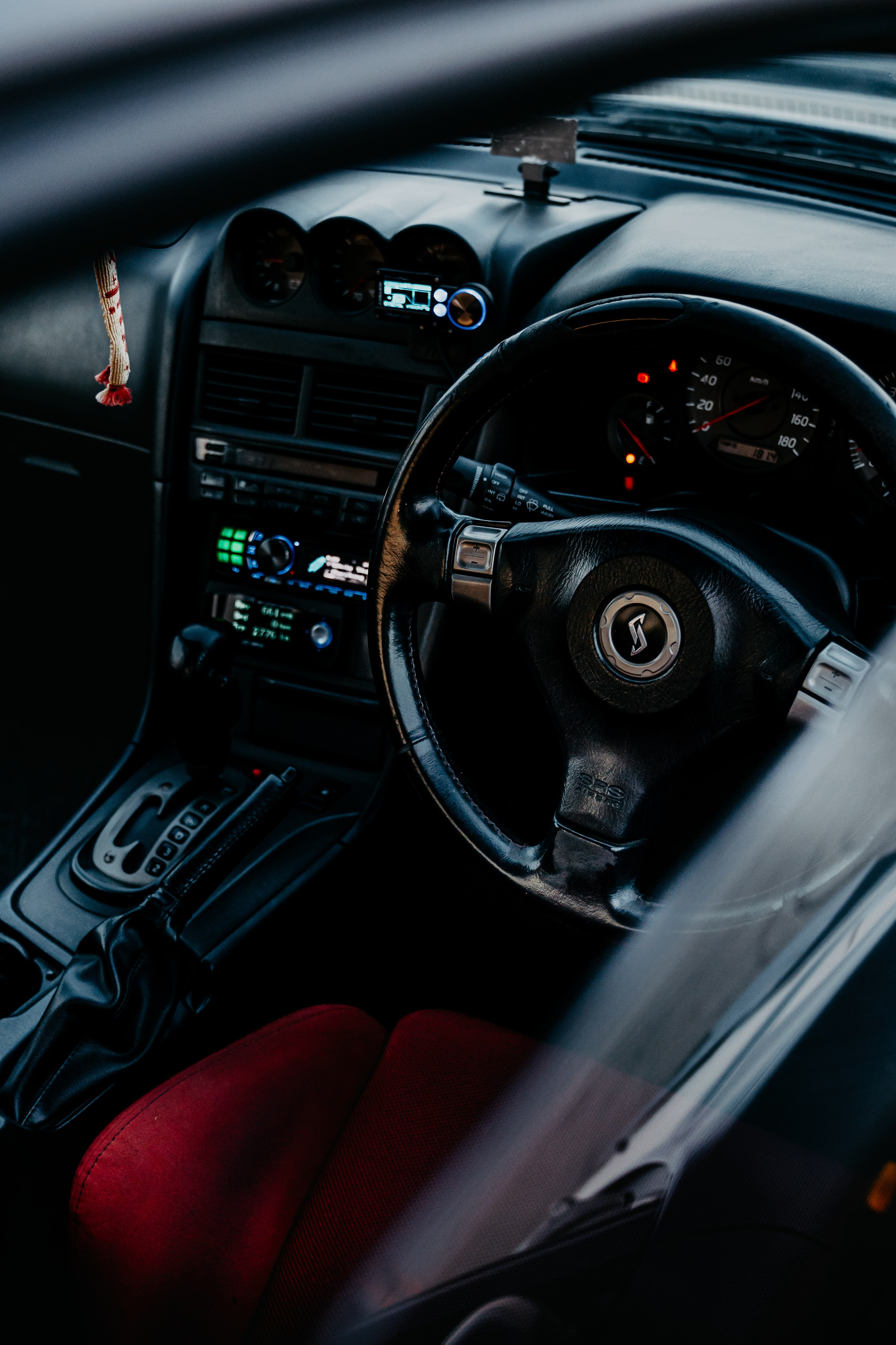 Nissan Skyline 25'. Фотограф, видеограф и пилот дрона на Байкале