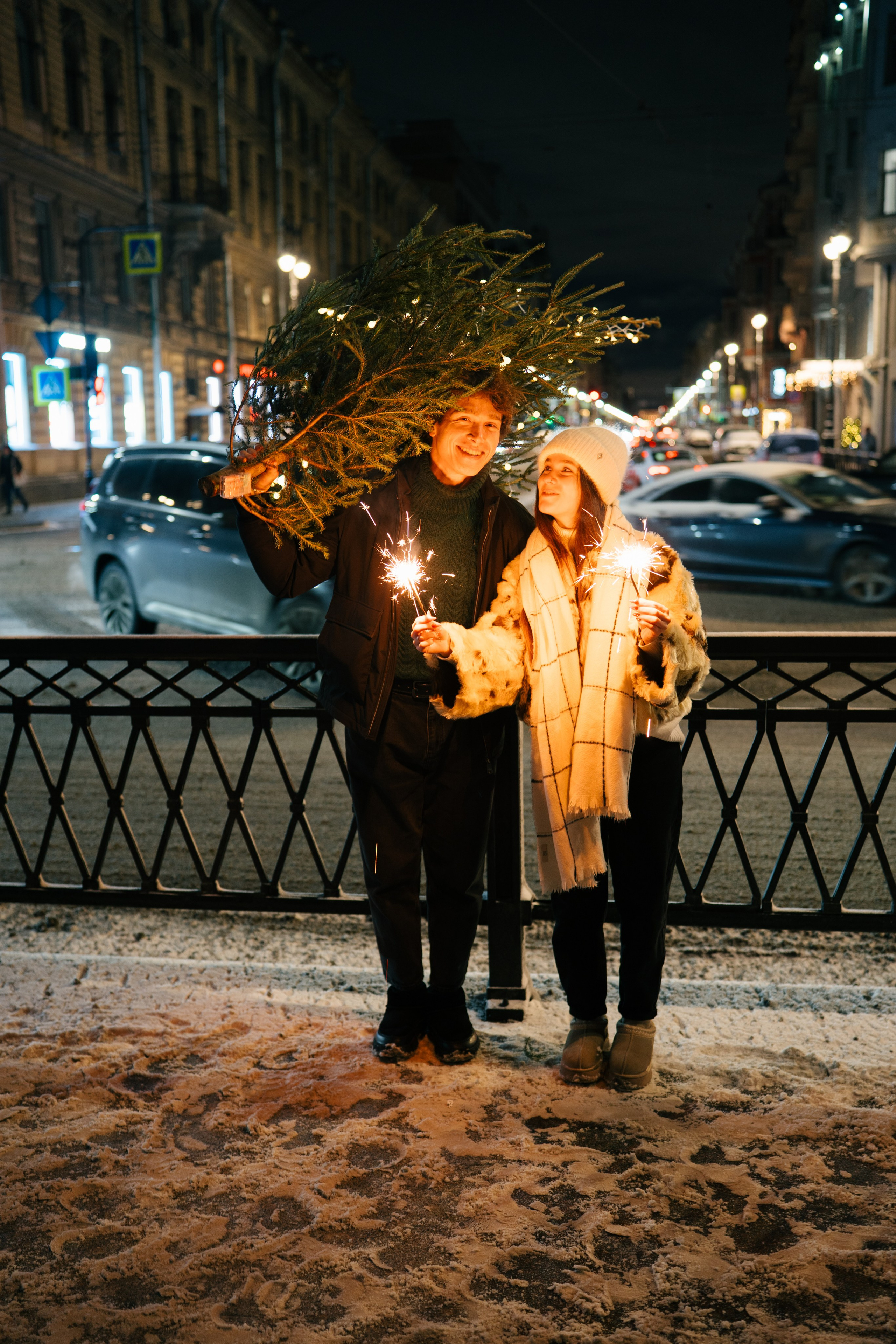 НОВОГОДНЯЯ ПРОГУЛКА ПАРЫ ПО ЧЕРНЫШЕВСКОЙ ПЕРЕД НОВЫМ ГОДОМ. Профессиональный фотограф, Санкт-Петербург — Виктория Богомолова