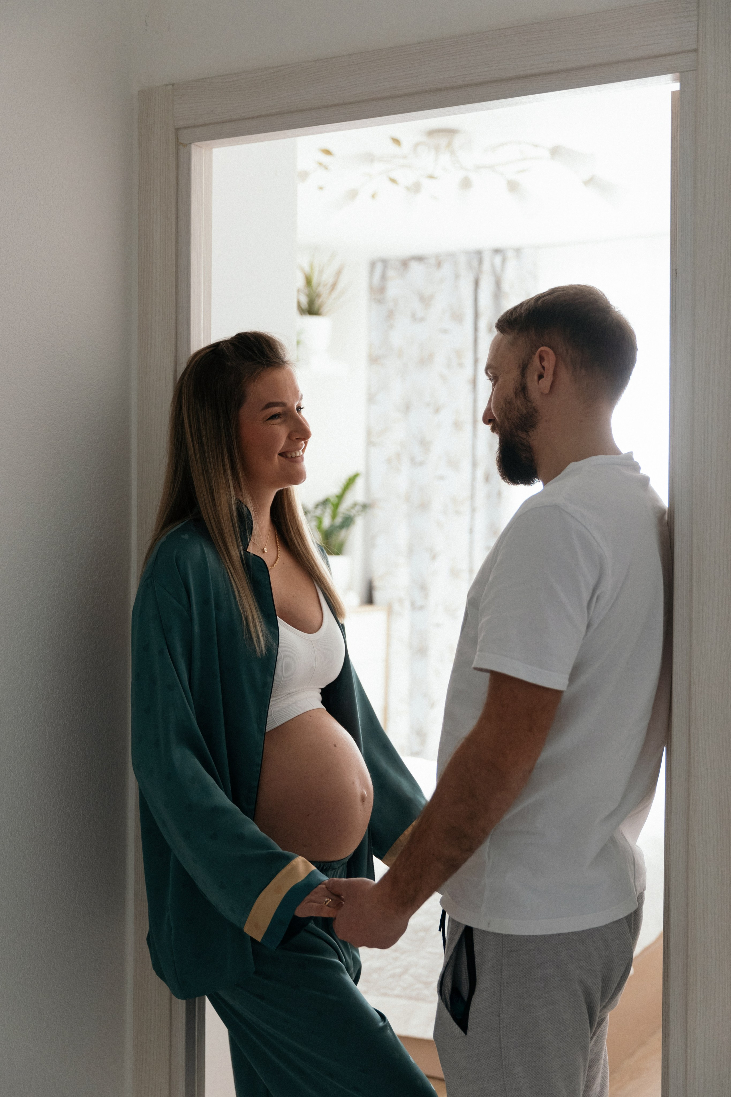 Семейная домашняя фотосессия беременности. Свадебный фотограф в Москве Полина Лелетко