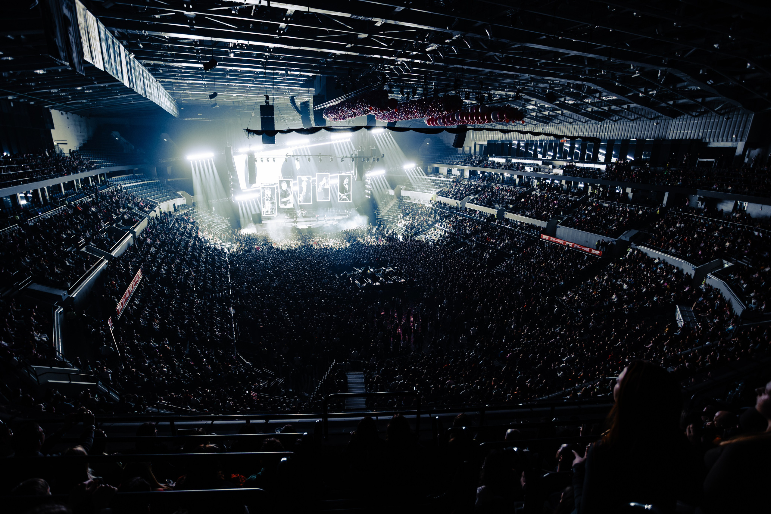 THE HATTERS В ВТБ АРЕНЕ 16.10.25. Концертный и репортажный фотограф в Москве и Санкт-Петербурге Мария