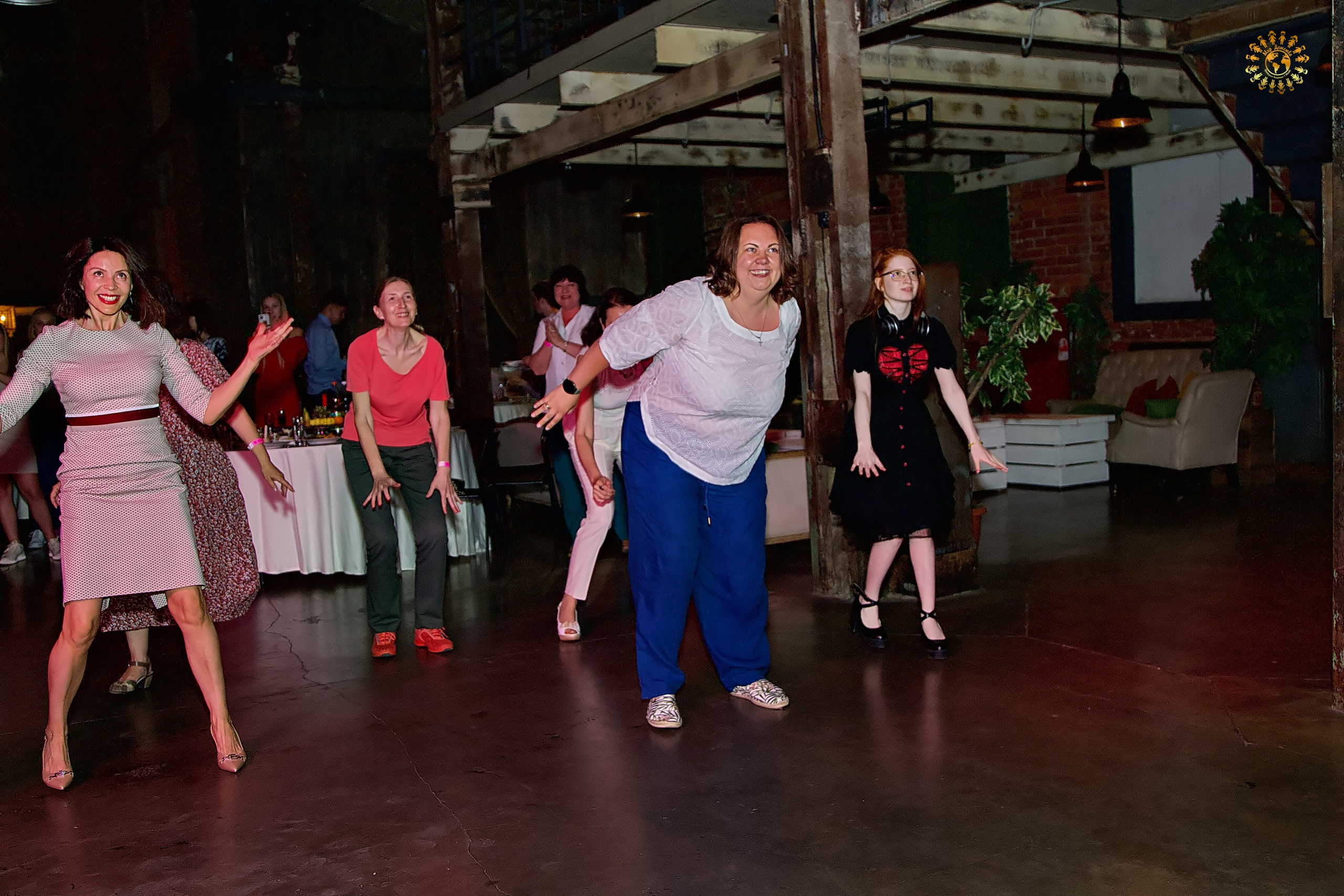 Выпускной 2023 (9-й класс, школа № 46). Loft Urban. Москва. Репортажная съемка в Москве и области. Анималистика