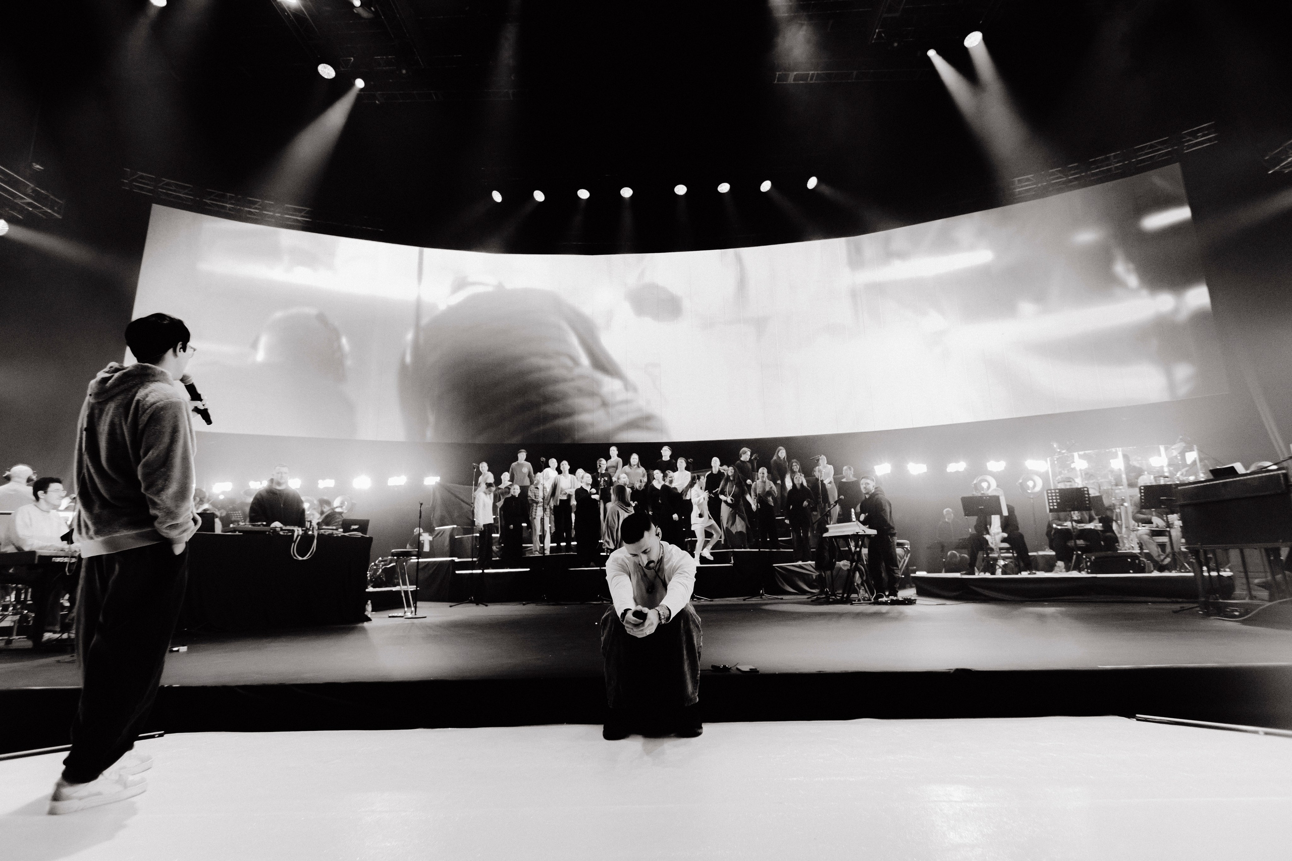 Концерт L’ONE с хором и симфоническим оркестром в Live Арене 19 октября 2025. Репортажный, event, концертный и backstage фотограф из Москвы Виталий Кривцов
