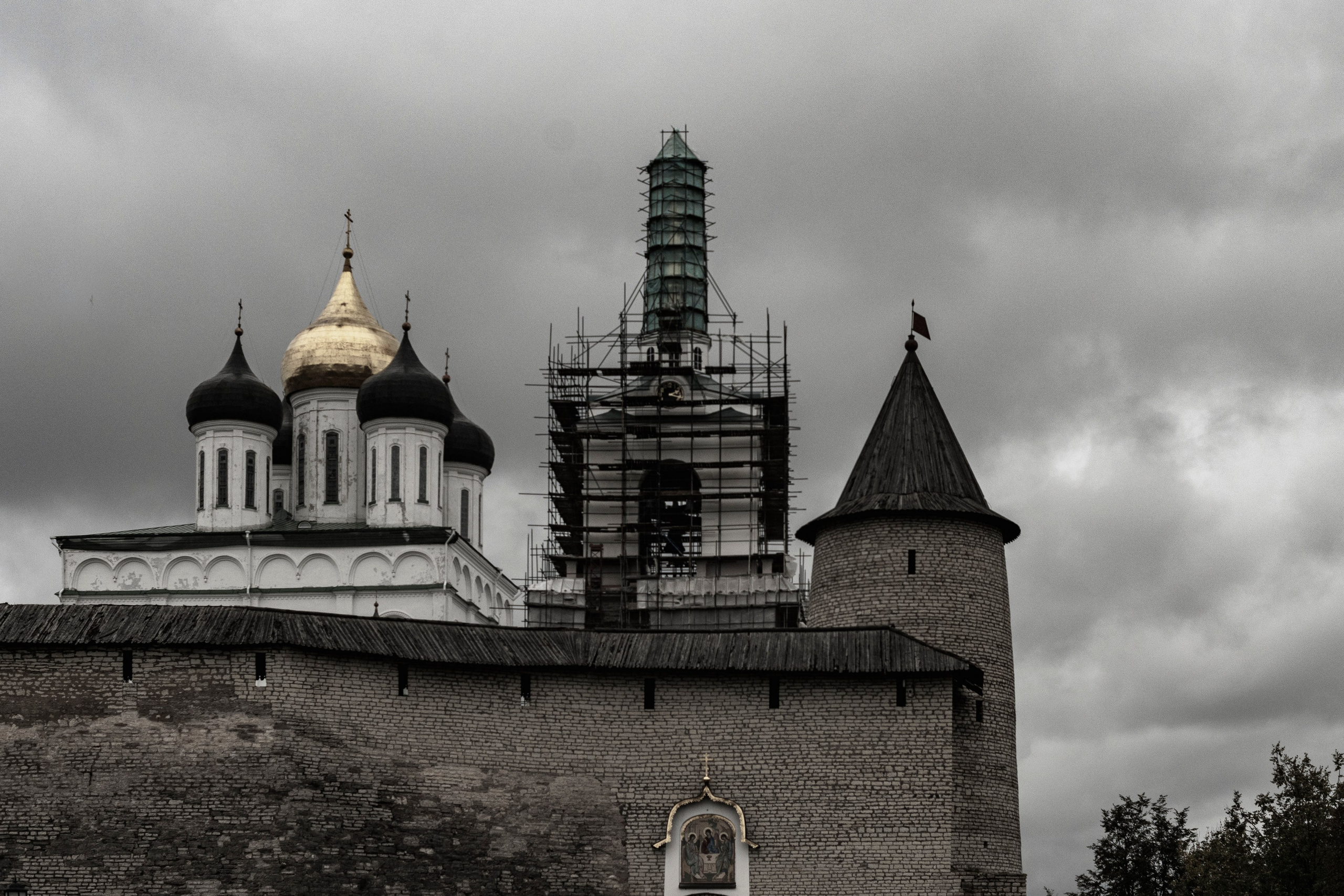 Псков. Октябрь 2023. Фотограф Роман Адлер