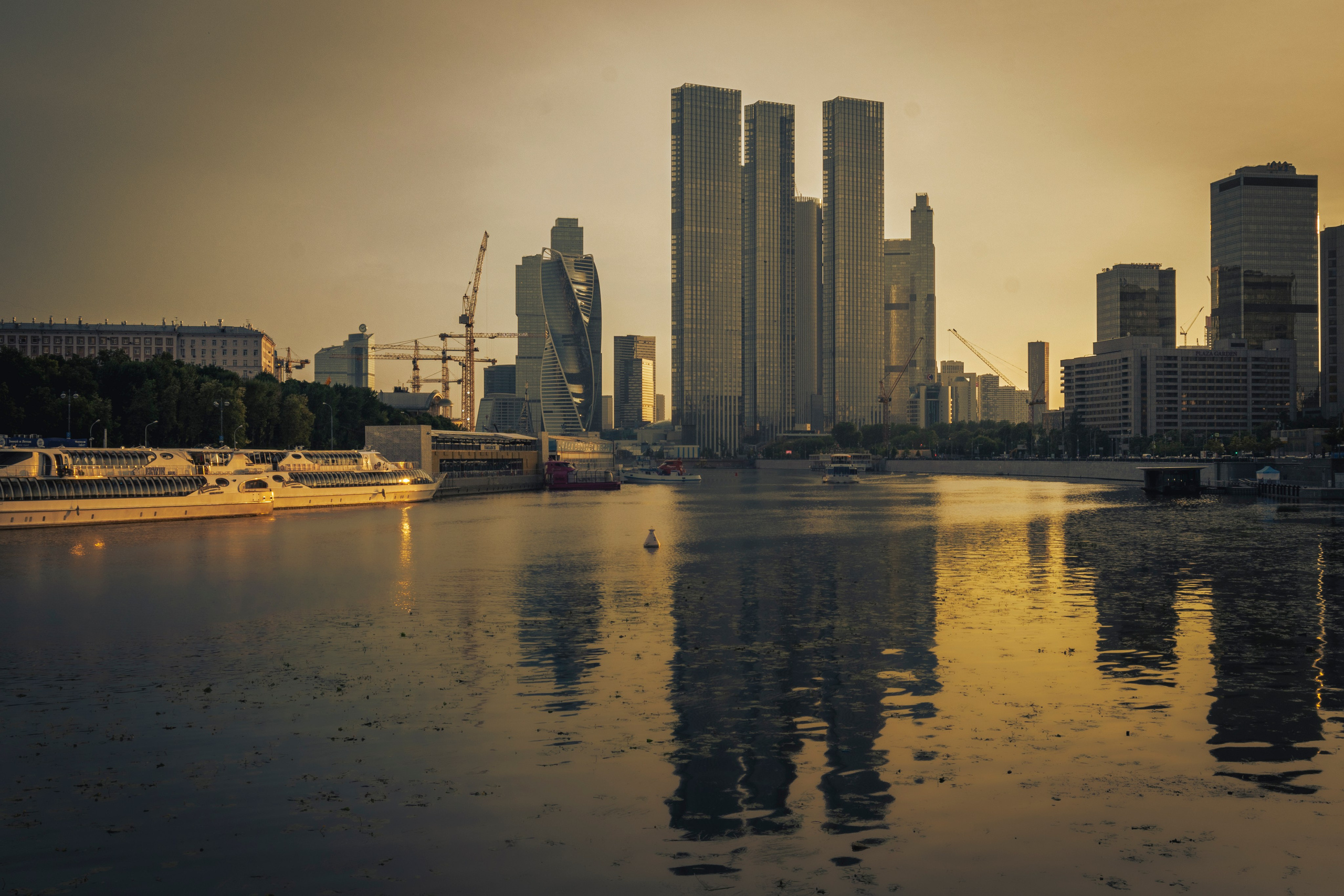 Фотопрогулка. Москва. Июль 2023. Фотограф Роман Адлер