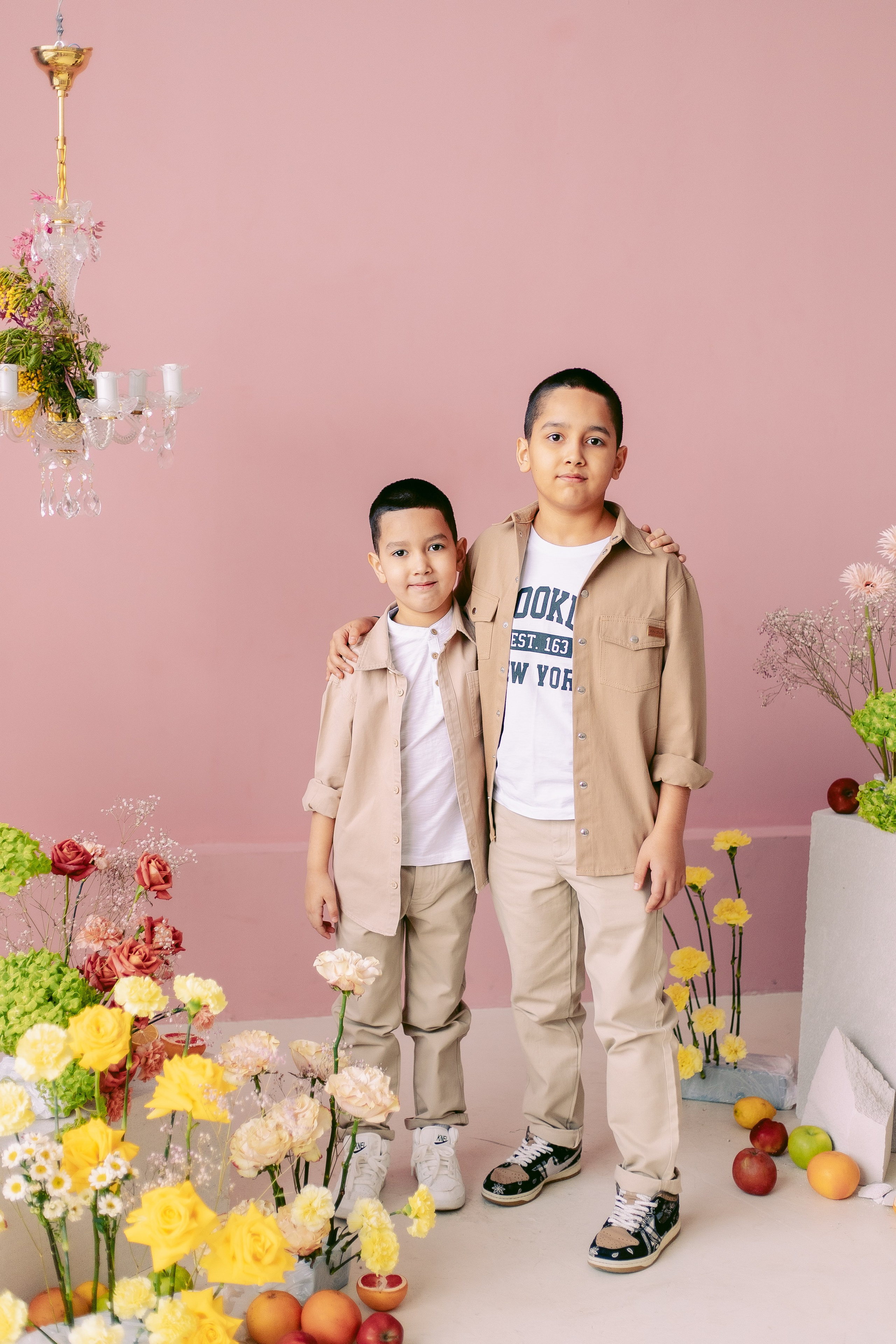 Семейная фотосессия с живыми цветами в фотостудии Zapad. Фотограф в Санкт-Петербурге, Анна Скворцова