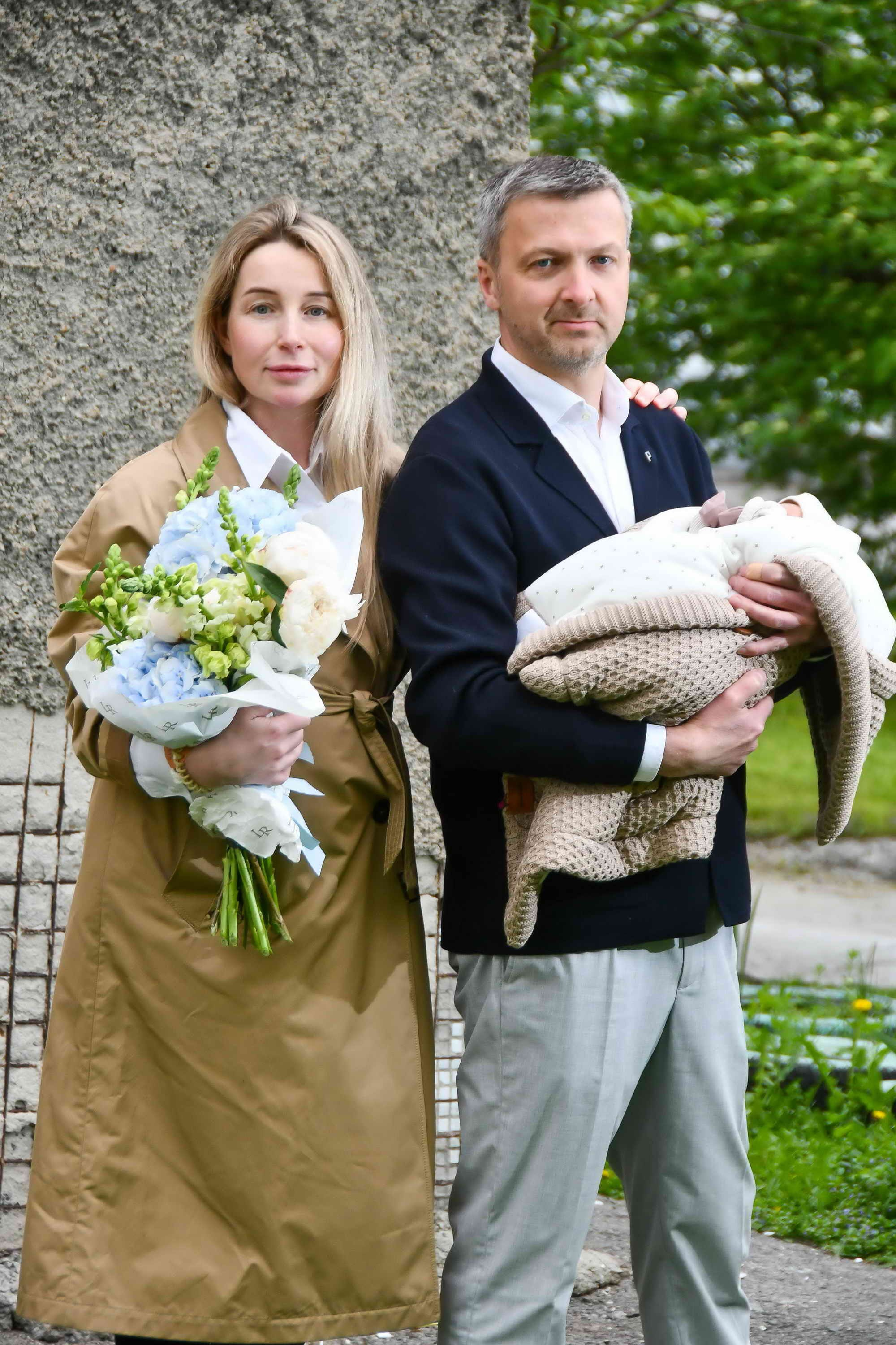 Выписка из роддома. Гуляния. Репортажный и детский фотограф в Новосибирске