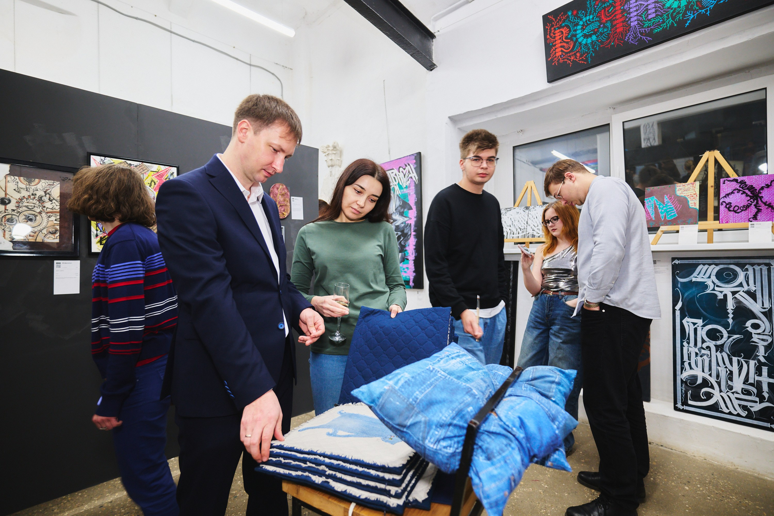 Выставка Каллиграфии — галлереия 676. Фотограф в Иваново: Каталожная съемка одежды и постельного белья, Wildberries