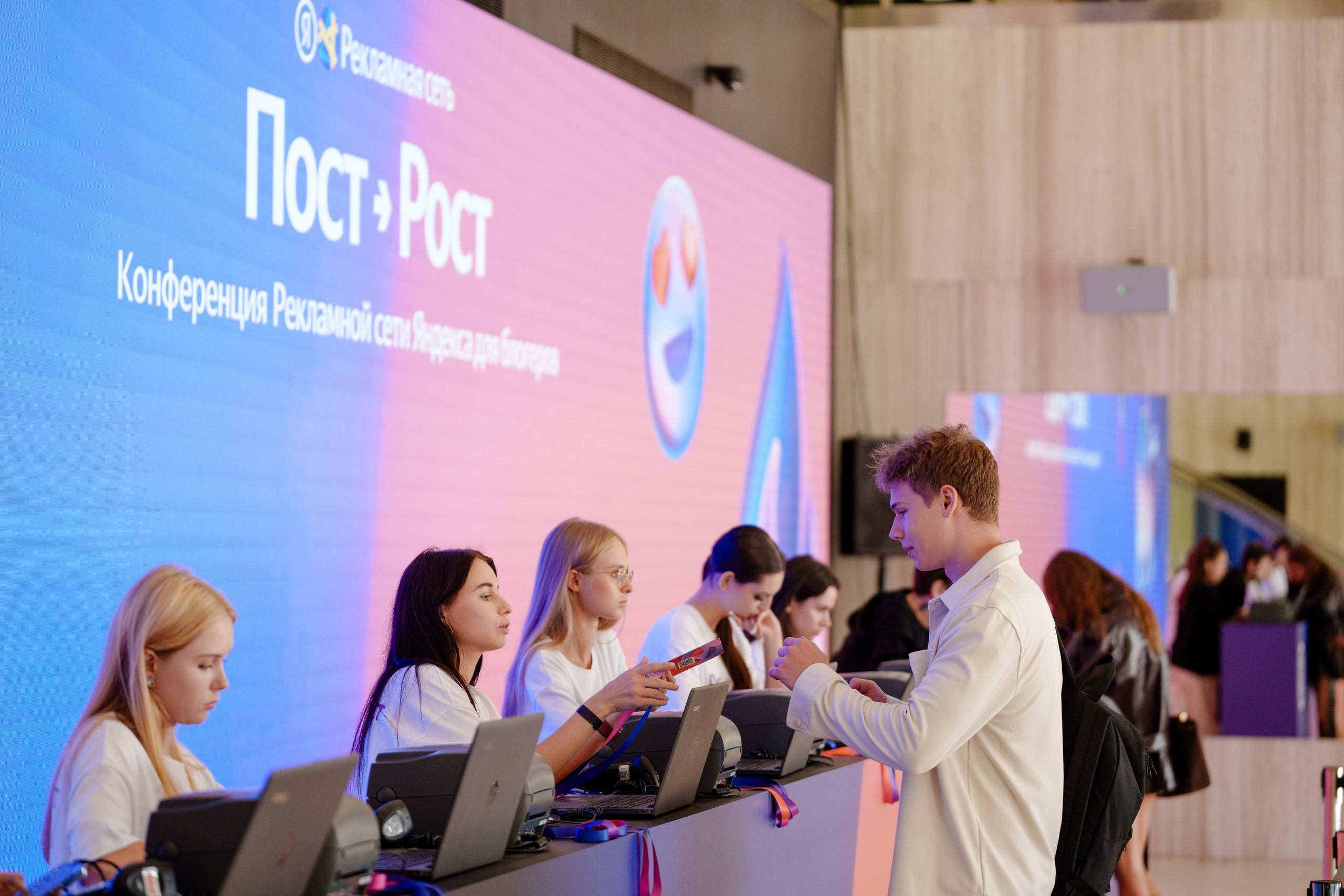 ПОСТ РОСТ ЯНДЕКС. Репортажный фотограф Москва Сергей Дружинин