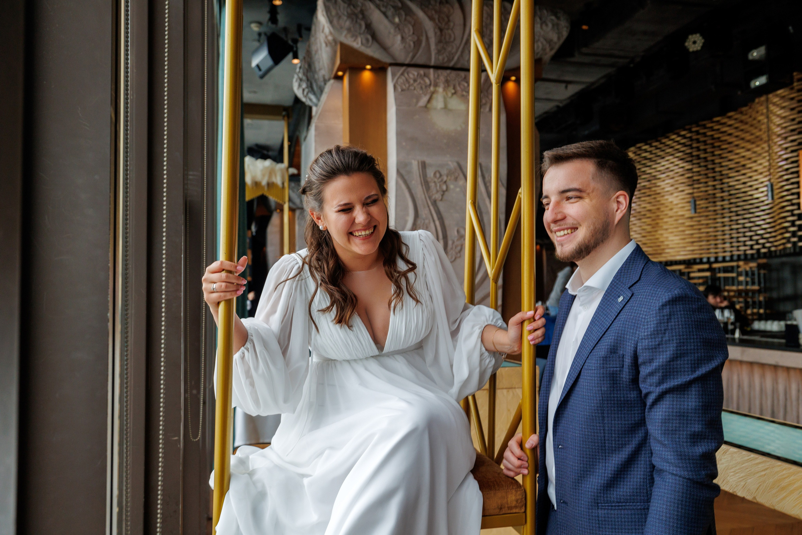 Фотограф на регистрацию в ЗАГС Москва Сити Birds Башня ОКО. Примеры фото, отзывы молодоженов и заявка на регистрацию через официальный сайт.