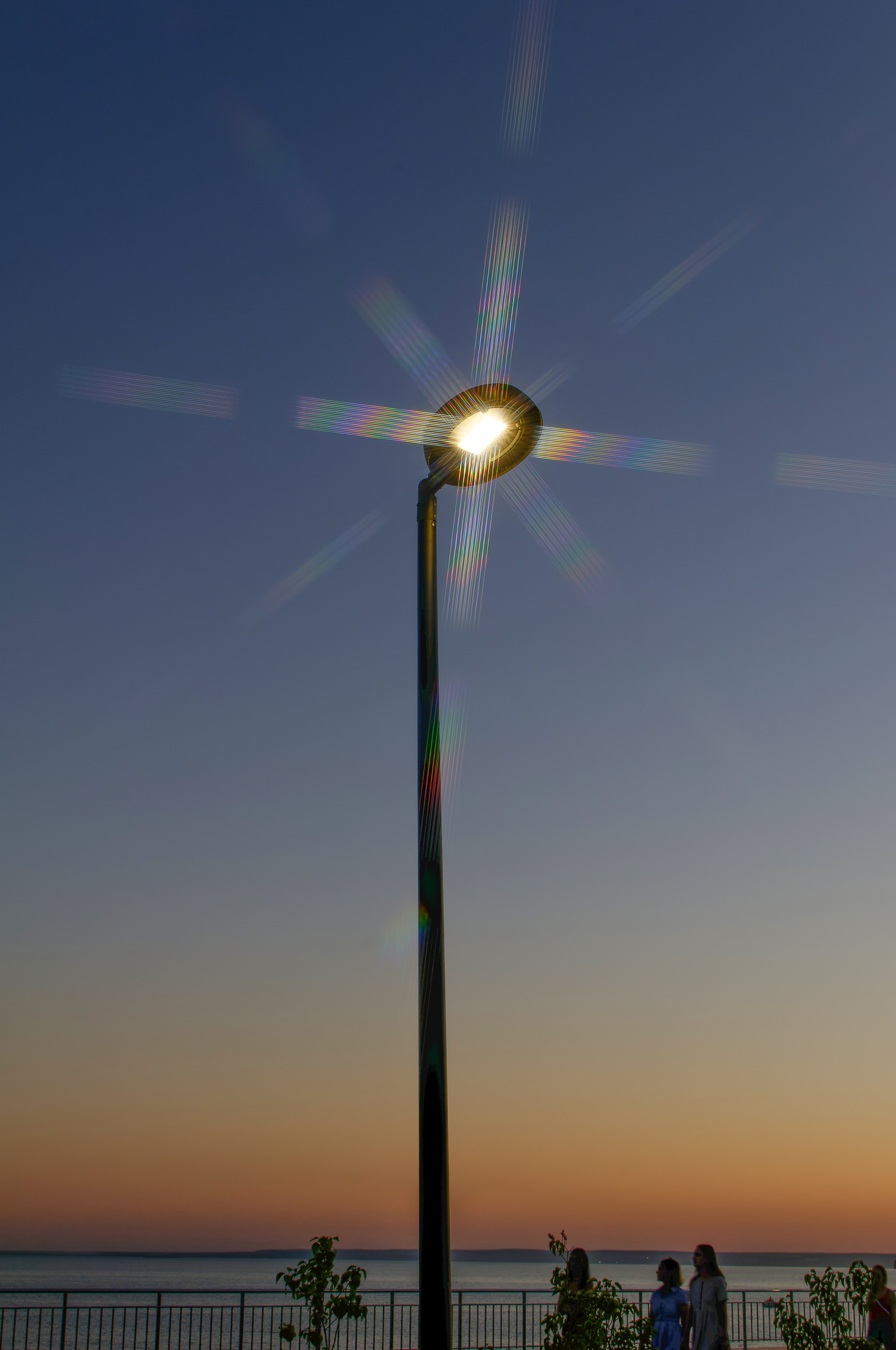 Уличное освещение/набережная. Фотограф Алексей Преображенский