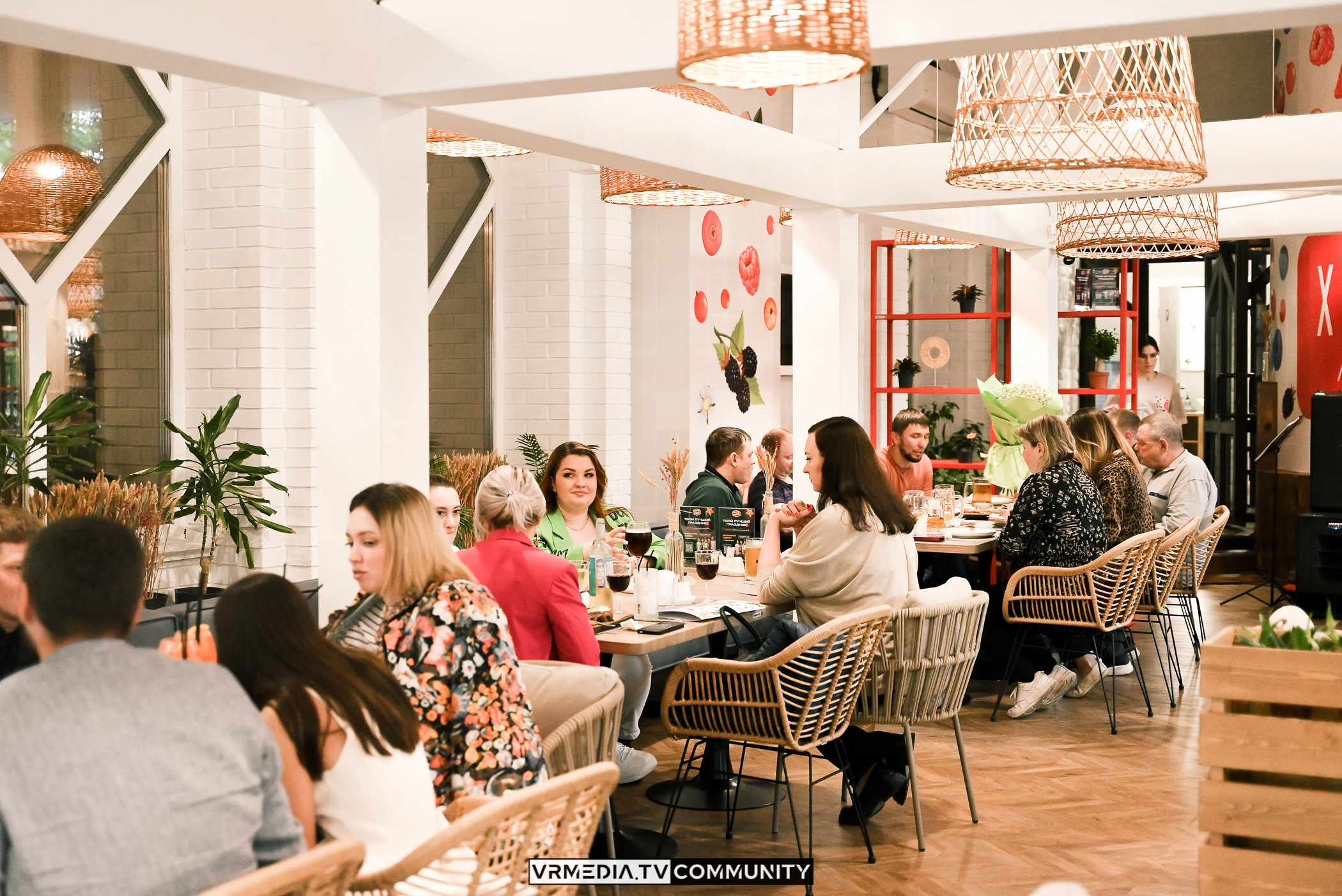 Ресторан «Volna»: Открытия летней веранды «Хочу на дачу»