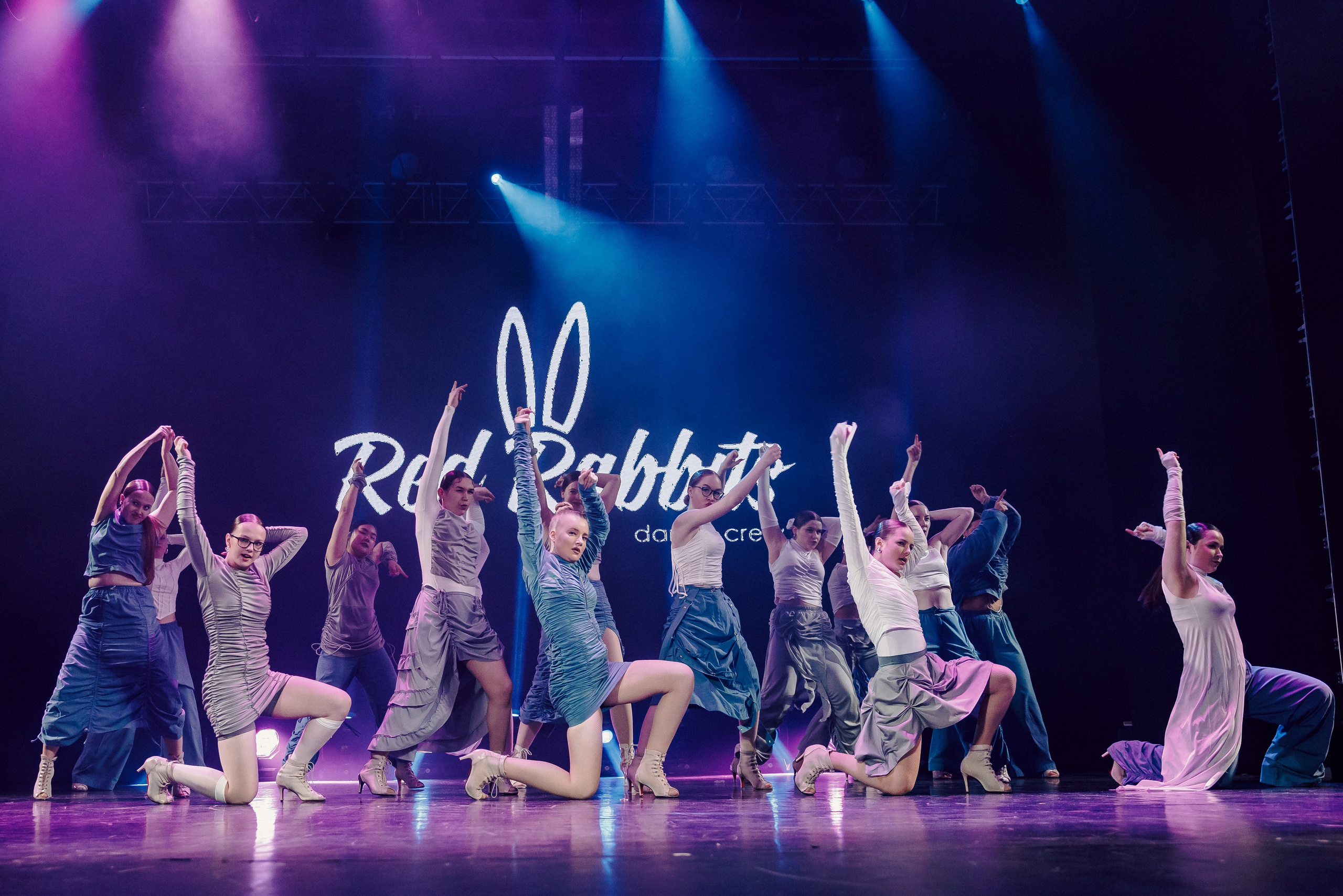 Отчётный концерт танцевальной школы «Red Rabbits» 2025. Лёшка Варзегов — фотограф