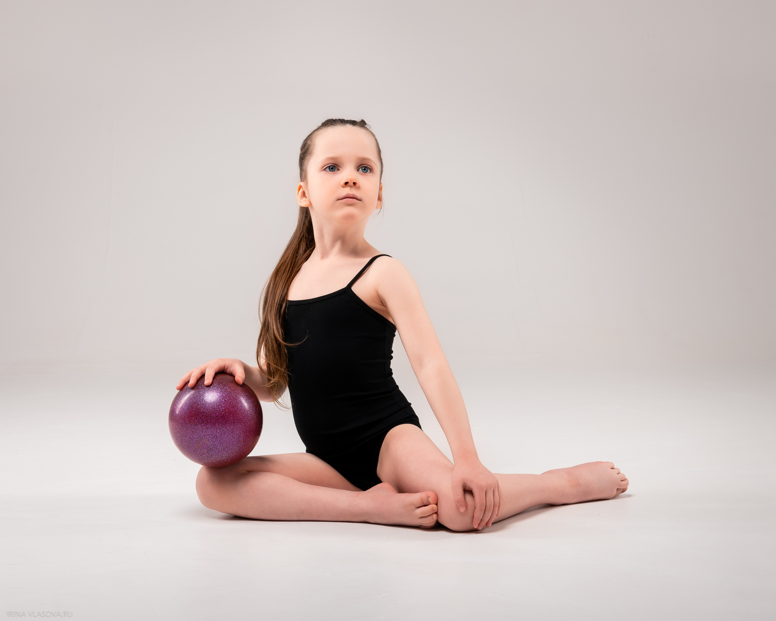 гимнастка с мячом топовый фотограф спортсменов
