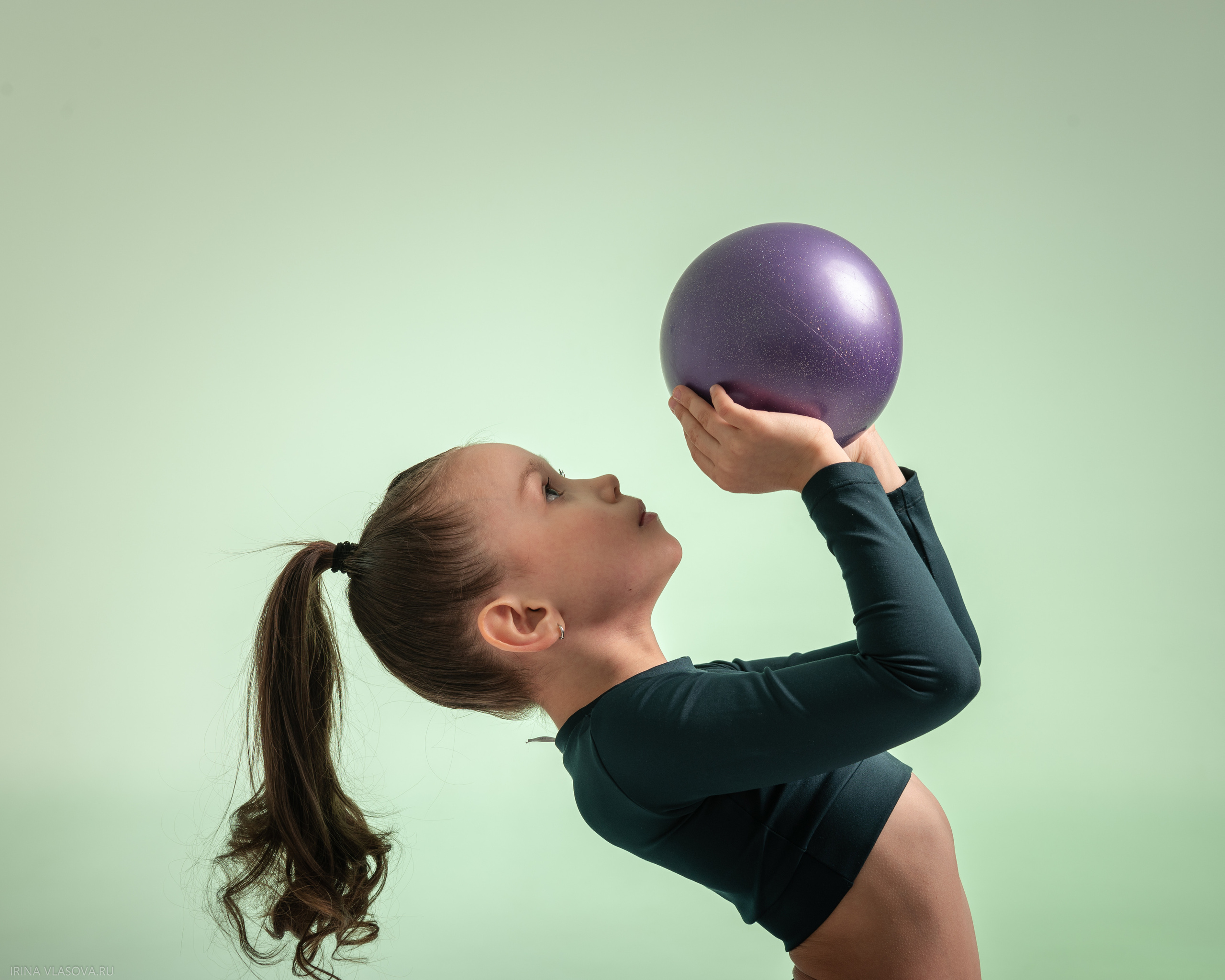гимнастка с мячом топовый фотограф спортсменов