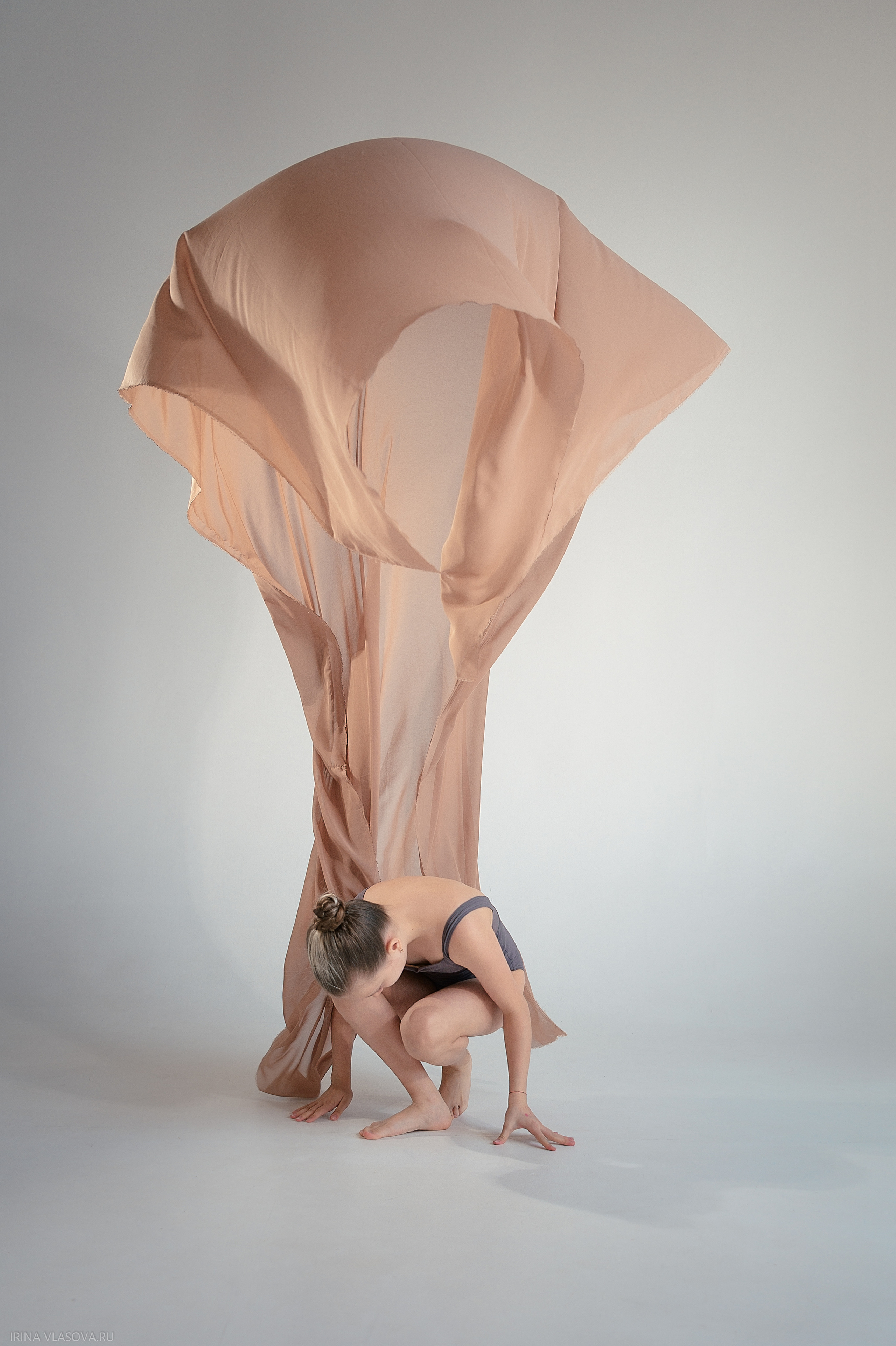 танцор в прыжке