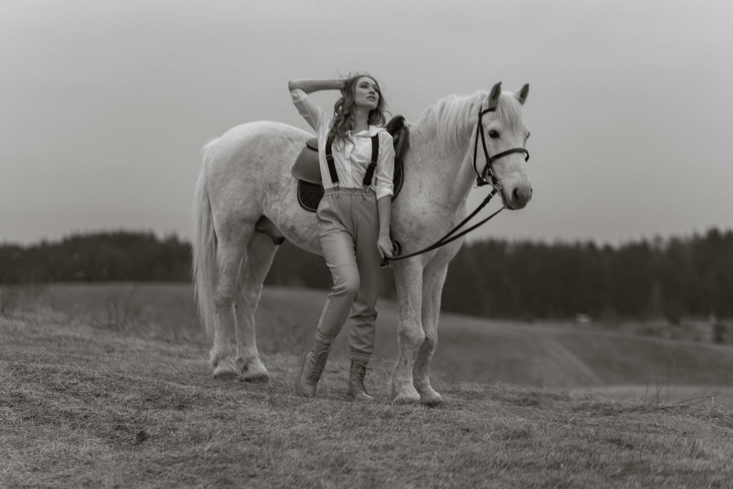 Александра и конь Сема на холмах. Семейный и портретный фотограф в Санкт-Петербурге Татьяна Гримоть