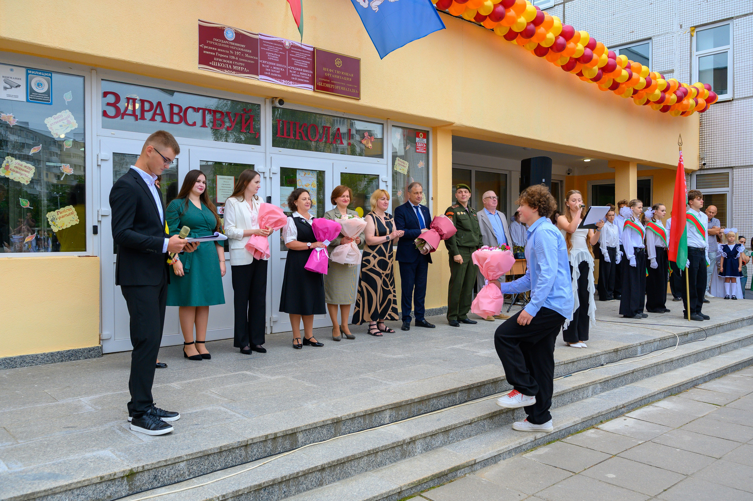 Вот звучит первый звонок, перед этим долгое приготовление к новому этапу в жизни, Яромир идет в школу. Фотоуслуги, услуги фотографа, фотографирование важных событий