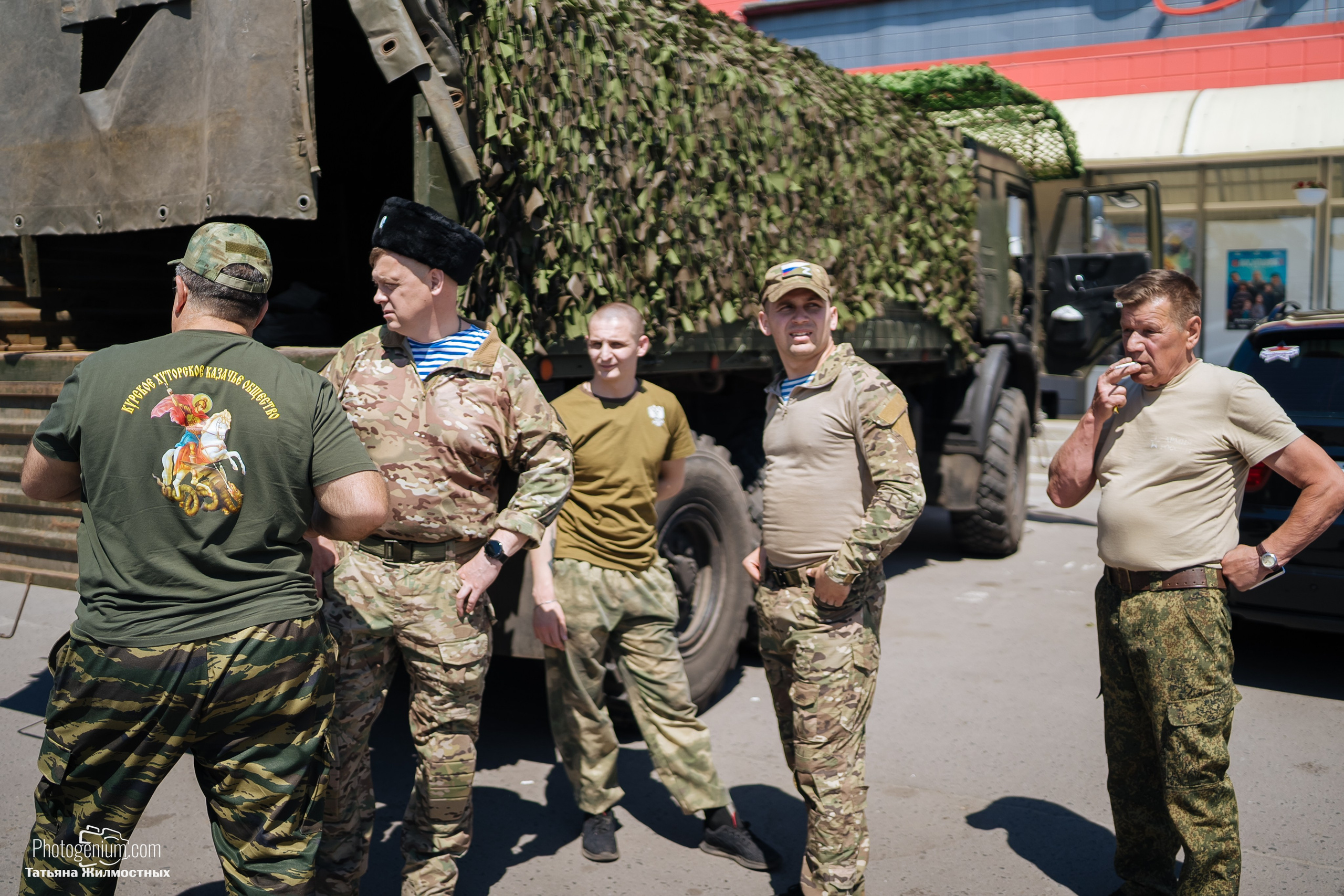 8 июня «Патриоты из Курска» сбор гуманитарной помощи у кинотеатра «Родина». Фотограф Нижний Новгород Татьяна Кейод