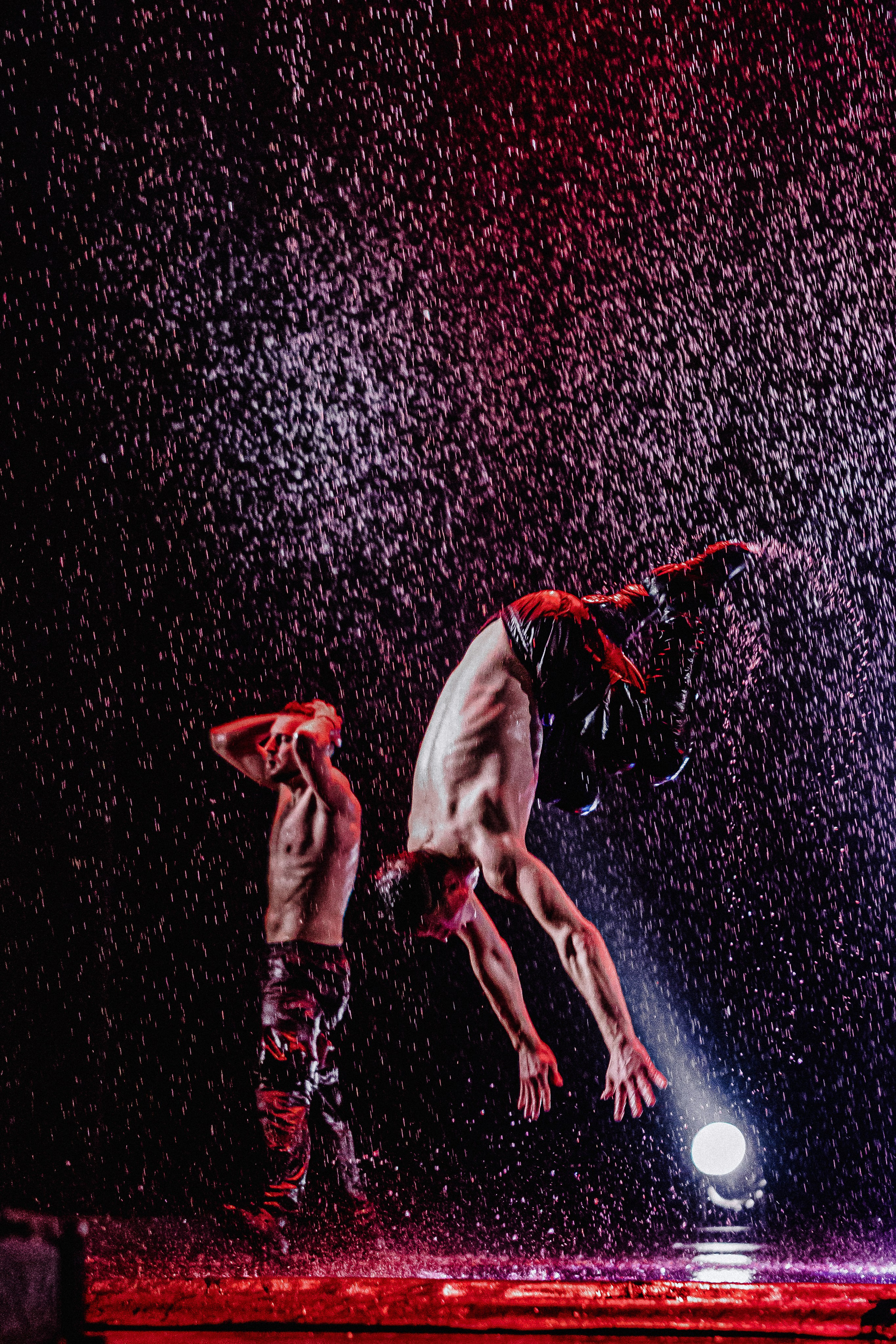 Шоу «Под дождём» 03 / 2025. ФОТОГРАФ ЕКАТЕРИНБУРГ