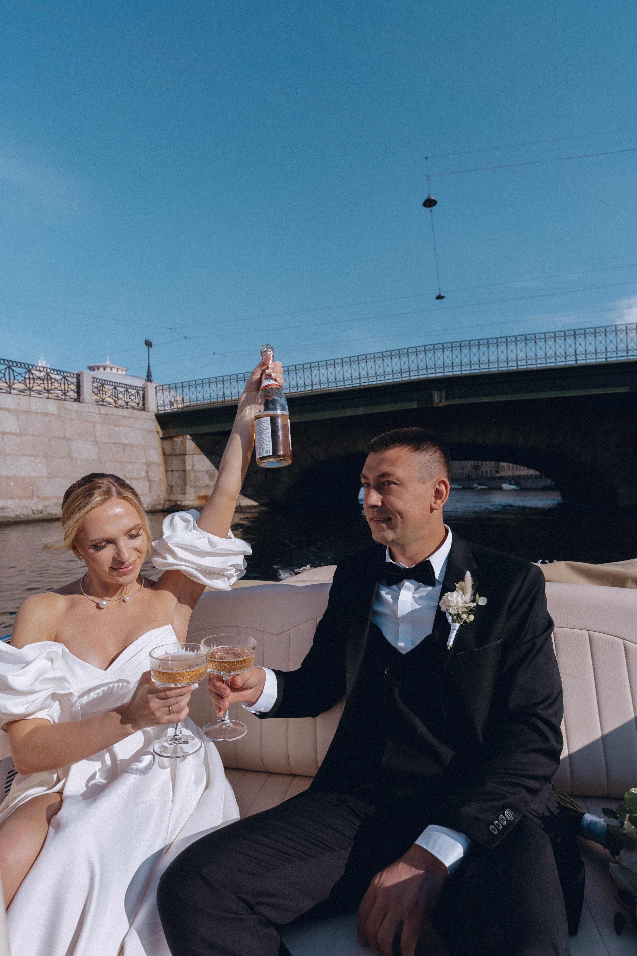 СВАДЕНБНАЯ СЬЕМКА НА КАТЕРЕ ПО КАНАЛАМ САНКТ-ПЕТЕРБУРГА И В АКВАТОРИИ НЕВЫ. Профессиональный фотограф, Санкт-Петербург — Виктория Богомолова
