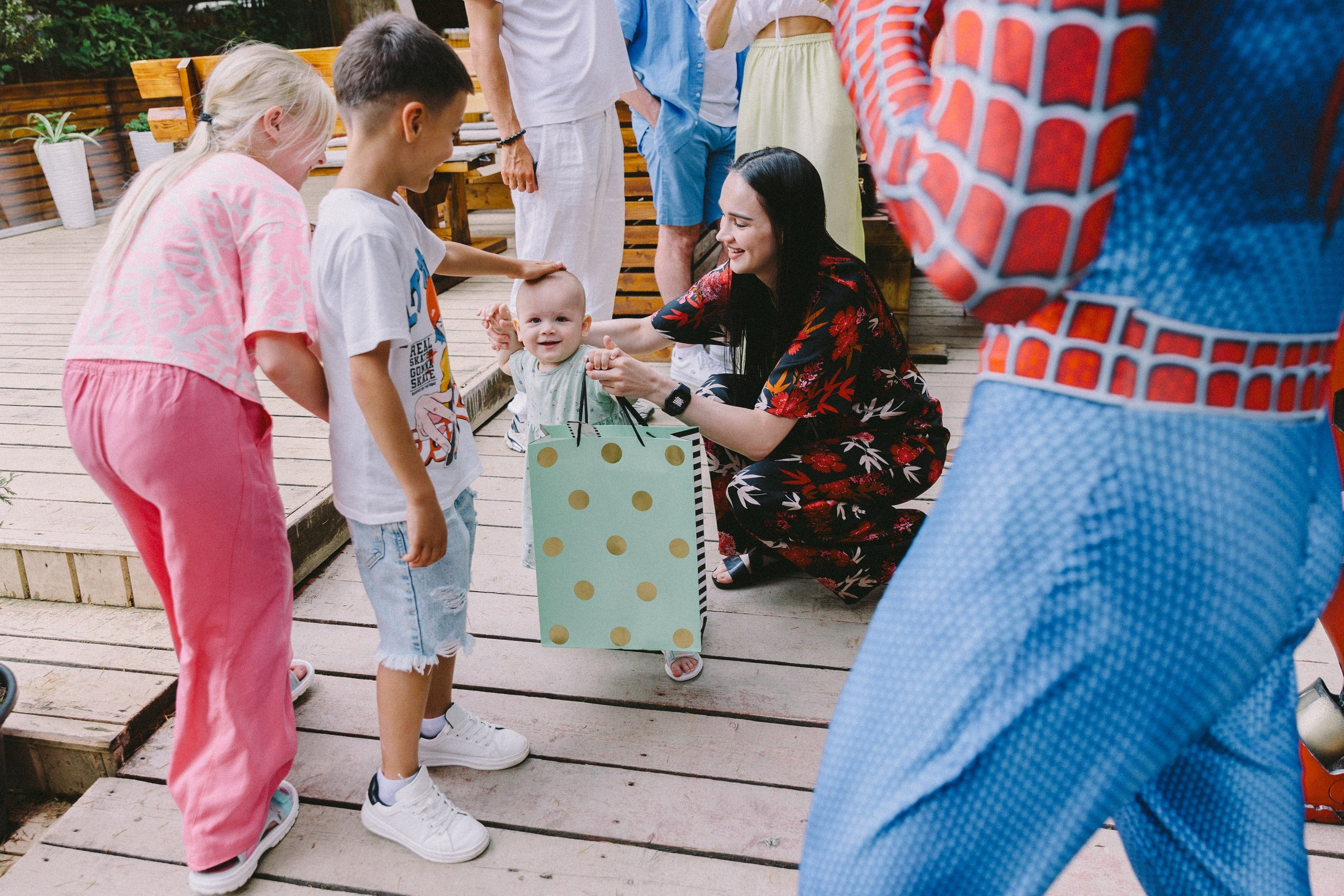 Фотограф на день рождения — ресторан Форест. Свадебный фотограф в Абхазии, Сухум, Гагра, Сочи