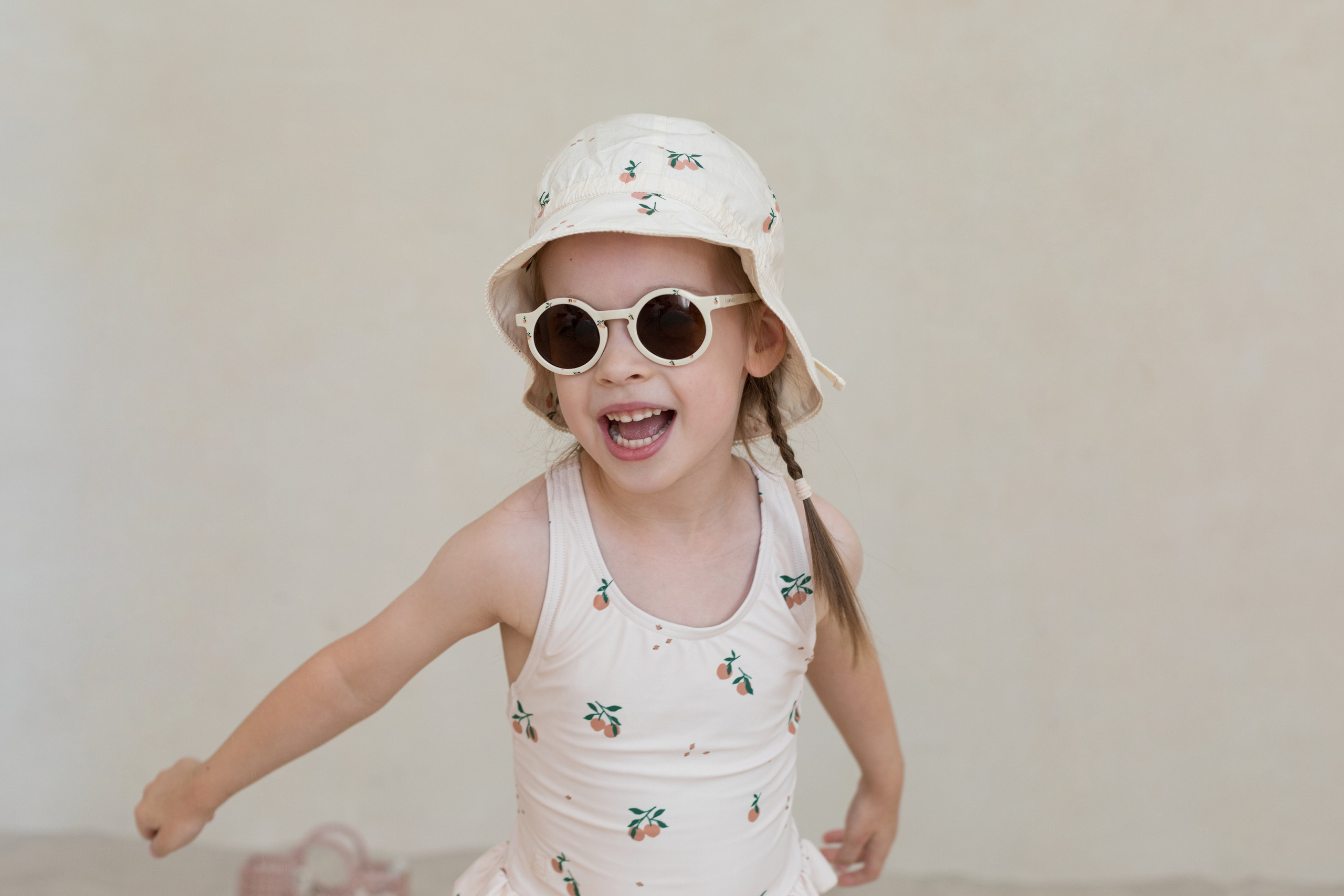 Фотосессия в песке для детского бренда. Детский и контент фотограф Надя Волкова Санкт-Петербург