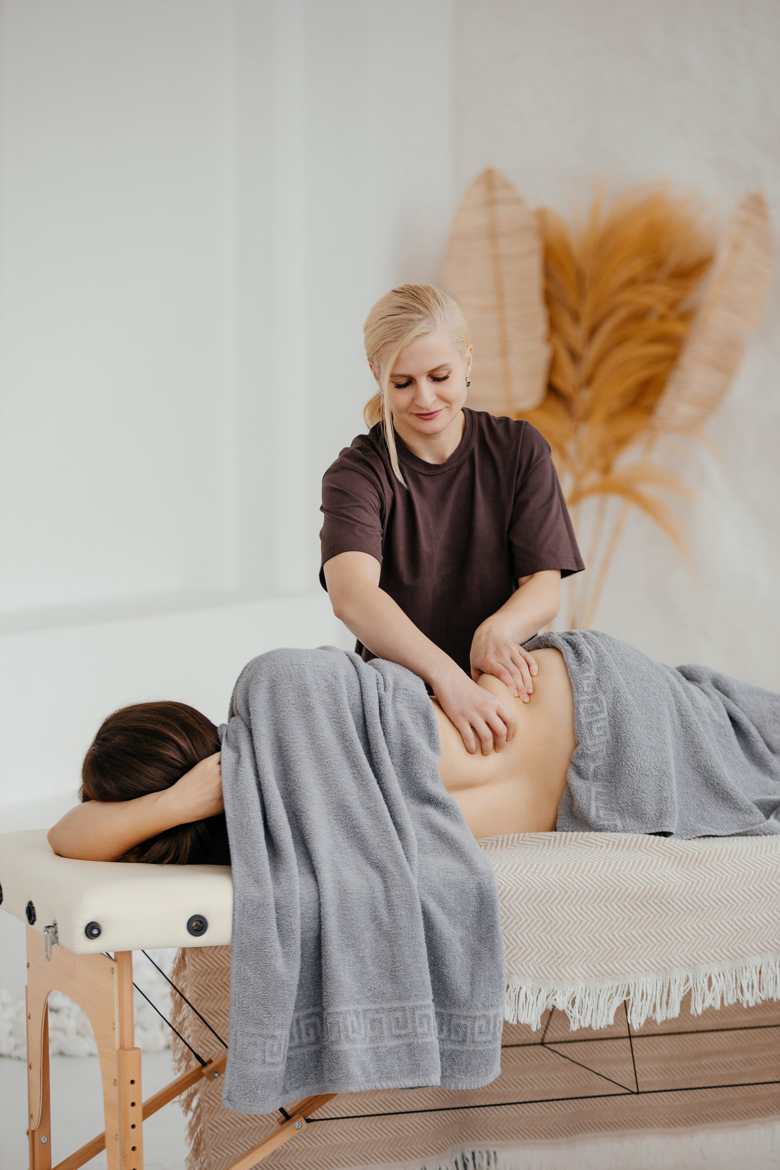 Контент для студии массажа. Фотограф для бизнеса Константин Брусницын в Екатеринбурге