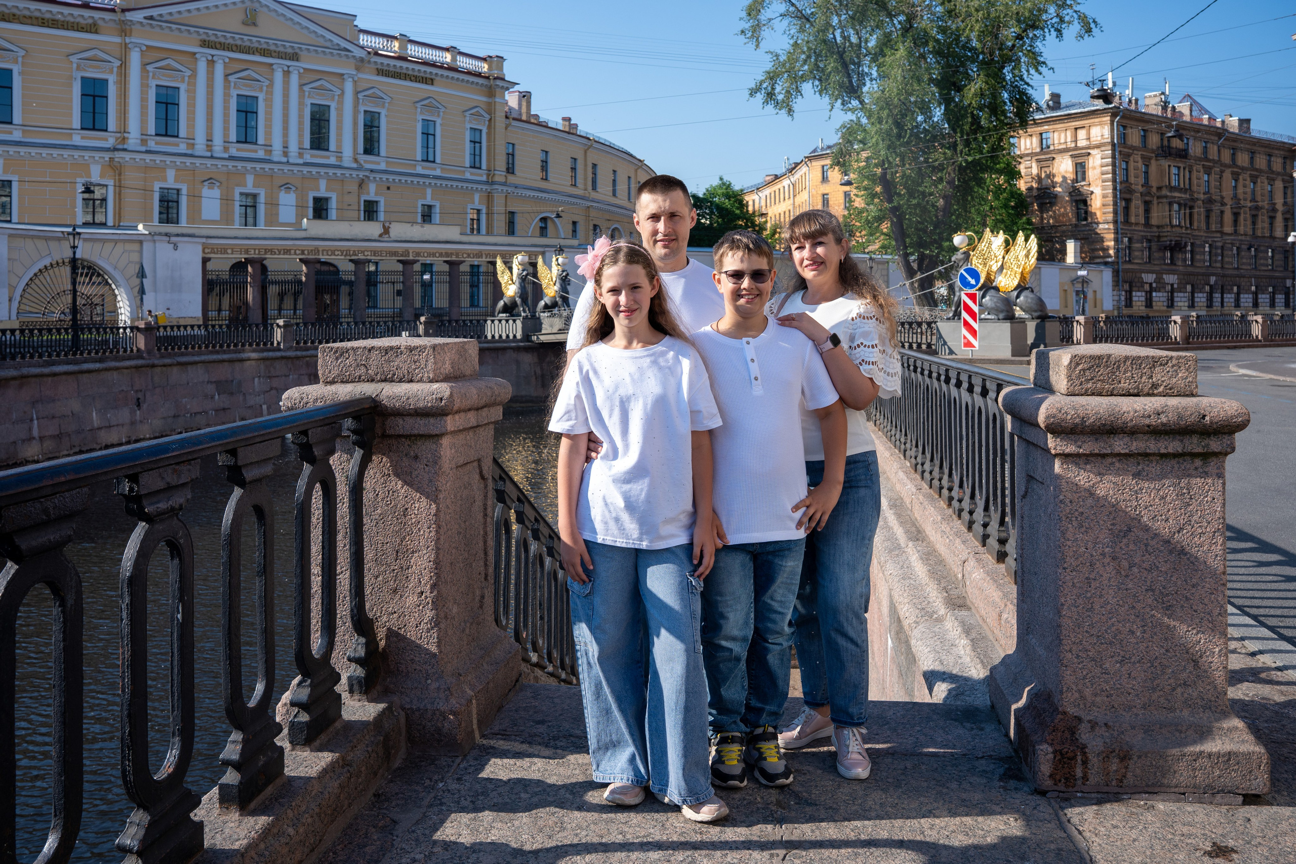 Фотопрогулка для семьи по достопримечательностям Питера. Студийный и портретный фотограф в САНКТ-ПЕТЕРБУРГЕИрина Махаон