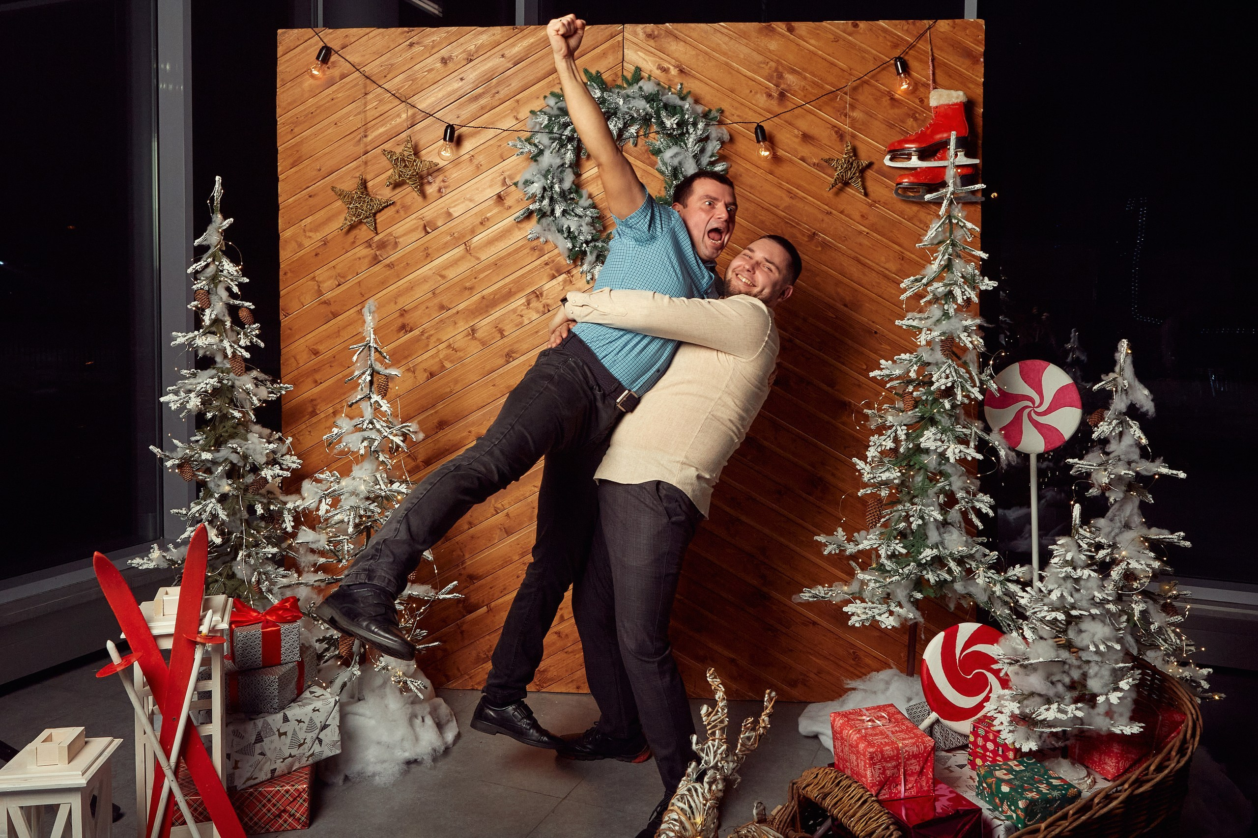 Транс-Инвест / Новогодний корпоратив на территории автосалона. Антон Артюшин, портретный фотограф. Москва