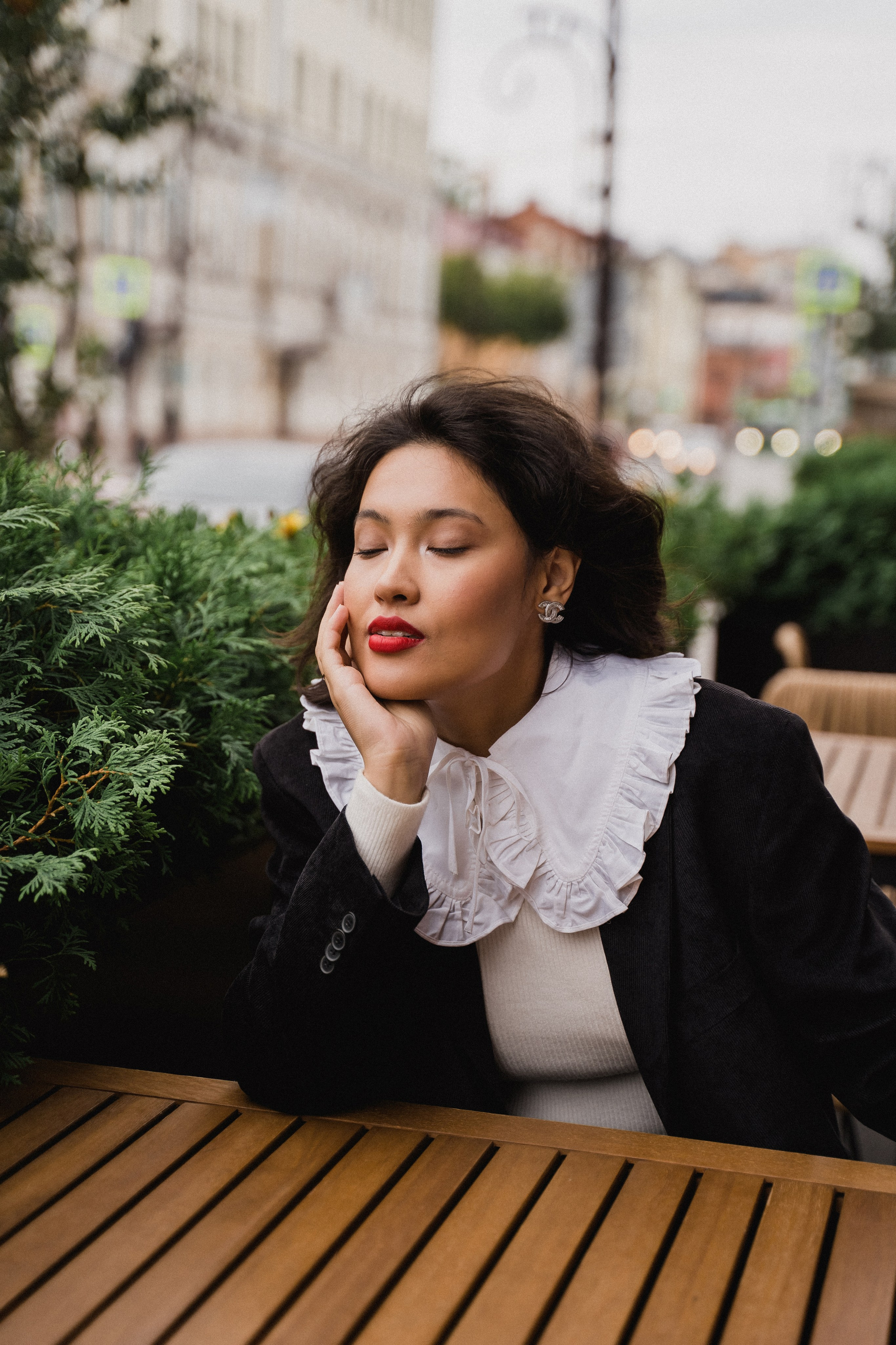 В городе Т. Истории