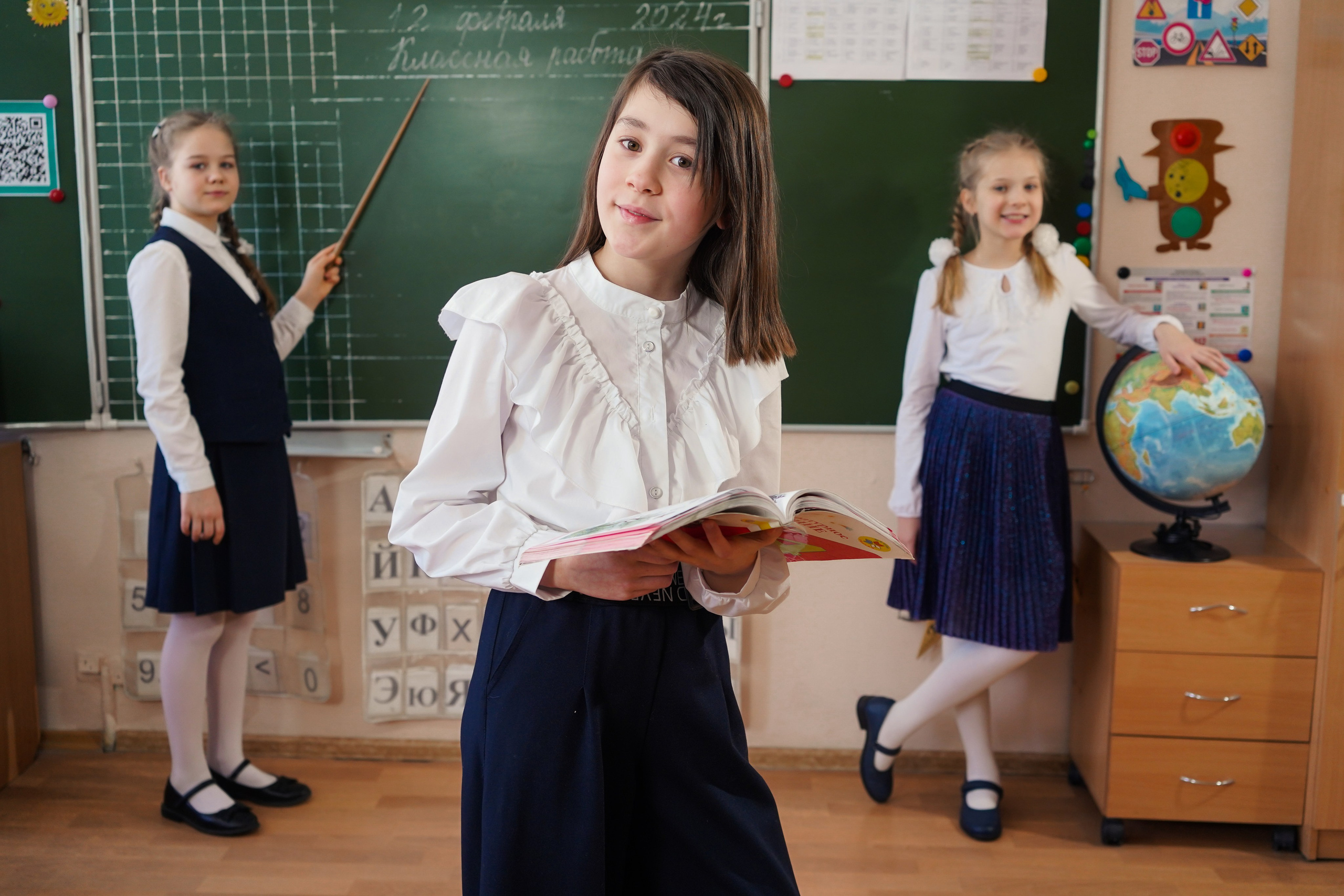 Выпускные альбомы, 4 класс Школа № 175 школьная фотосессия. Семейный и портретный фотограф в Екатеринбурге Анна Лобанова