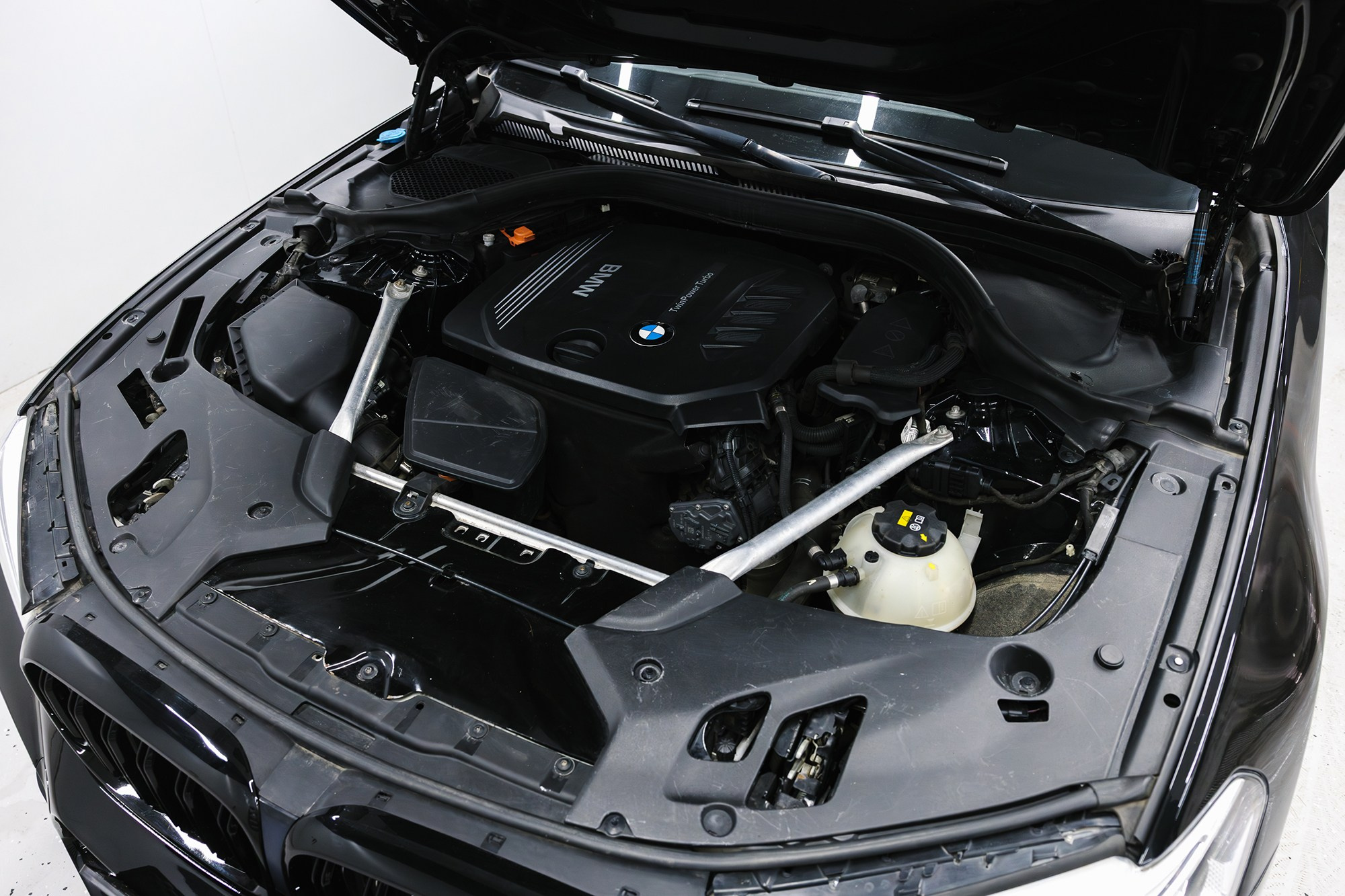 BMW 5 серия 2.0 AT, 2019, 220 000 км. Автосалон «Х-Авто»