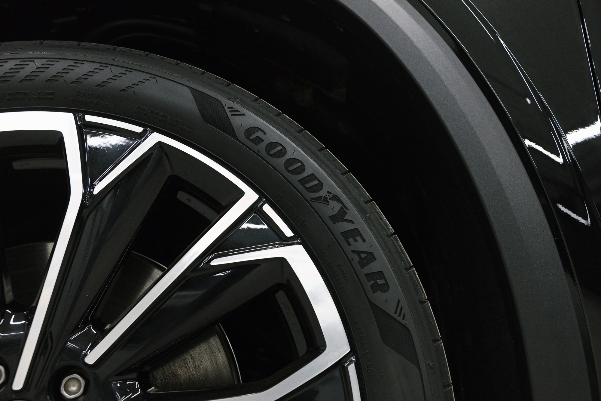 Geely Monjaro 2.0 4WD AT (238 л. с.). Автосалон «Х-Авто»