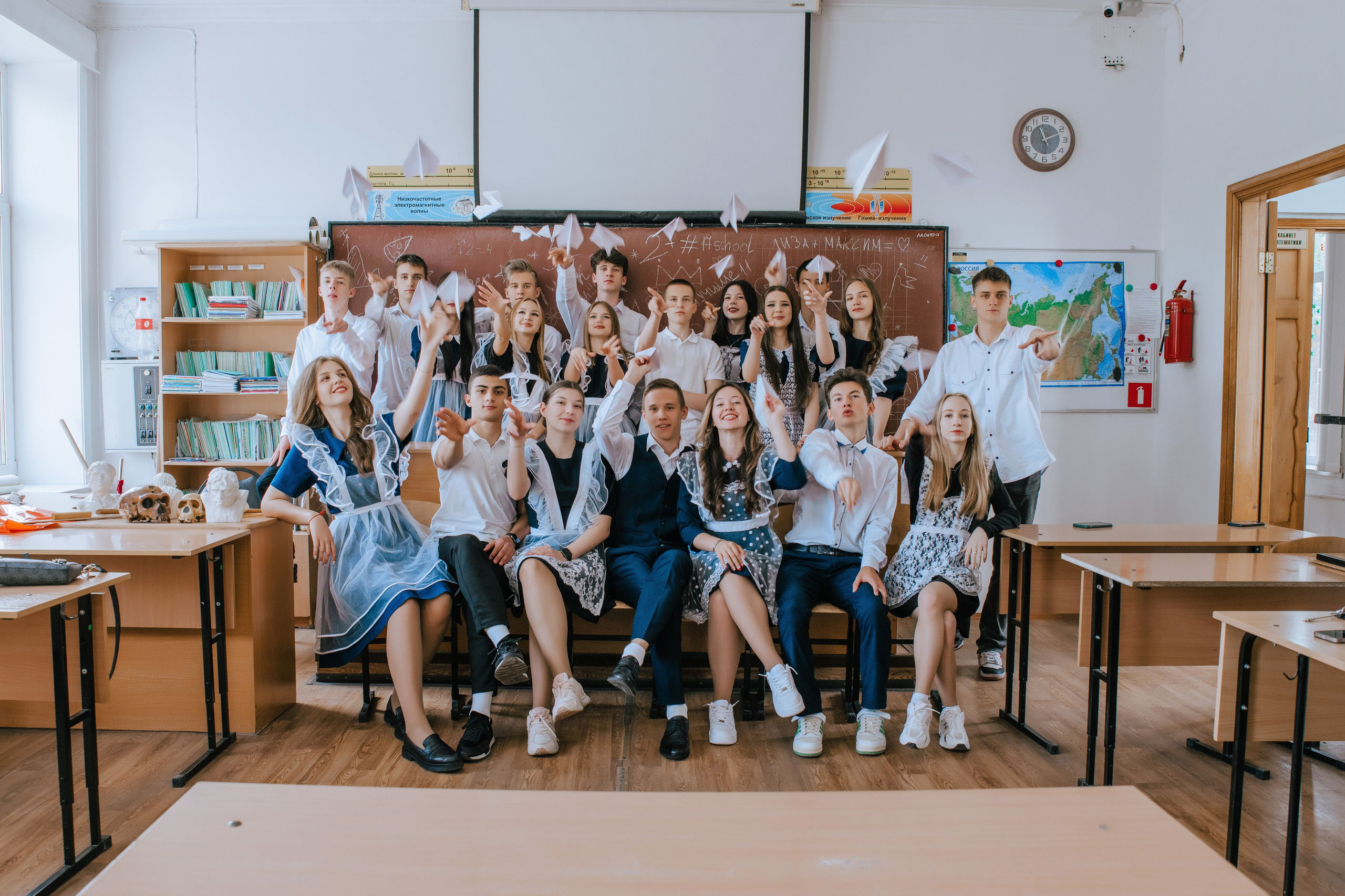 11А — школа № 17 Выпуск 2024. Фотограф Ярмишко Дарья. Выпускные фотокниги