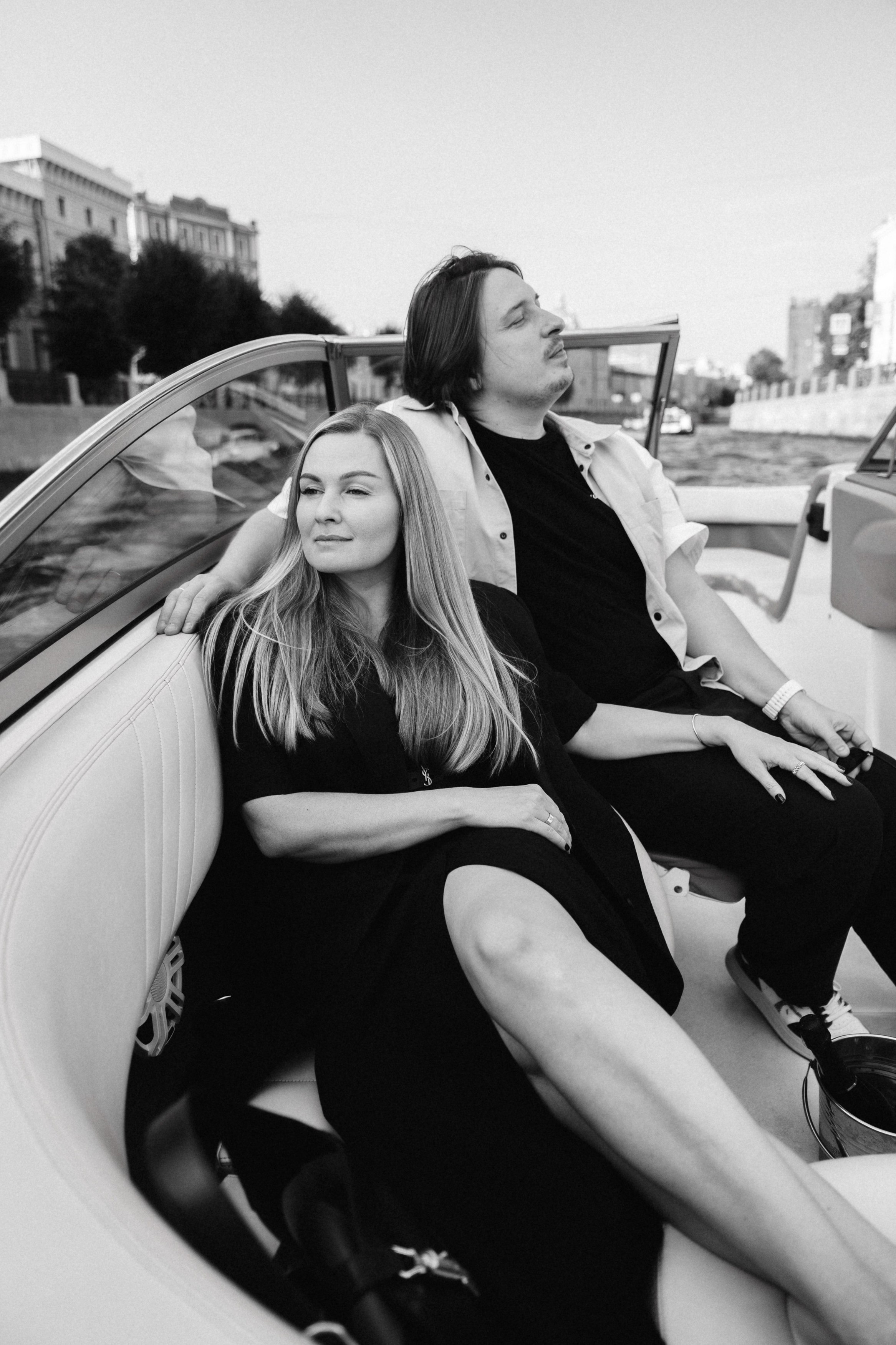 Даша и Витя на катере. Репортажный и портретный фотограф в Санкт-Петербурге Степлевич Дарья