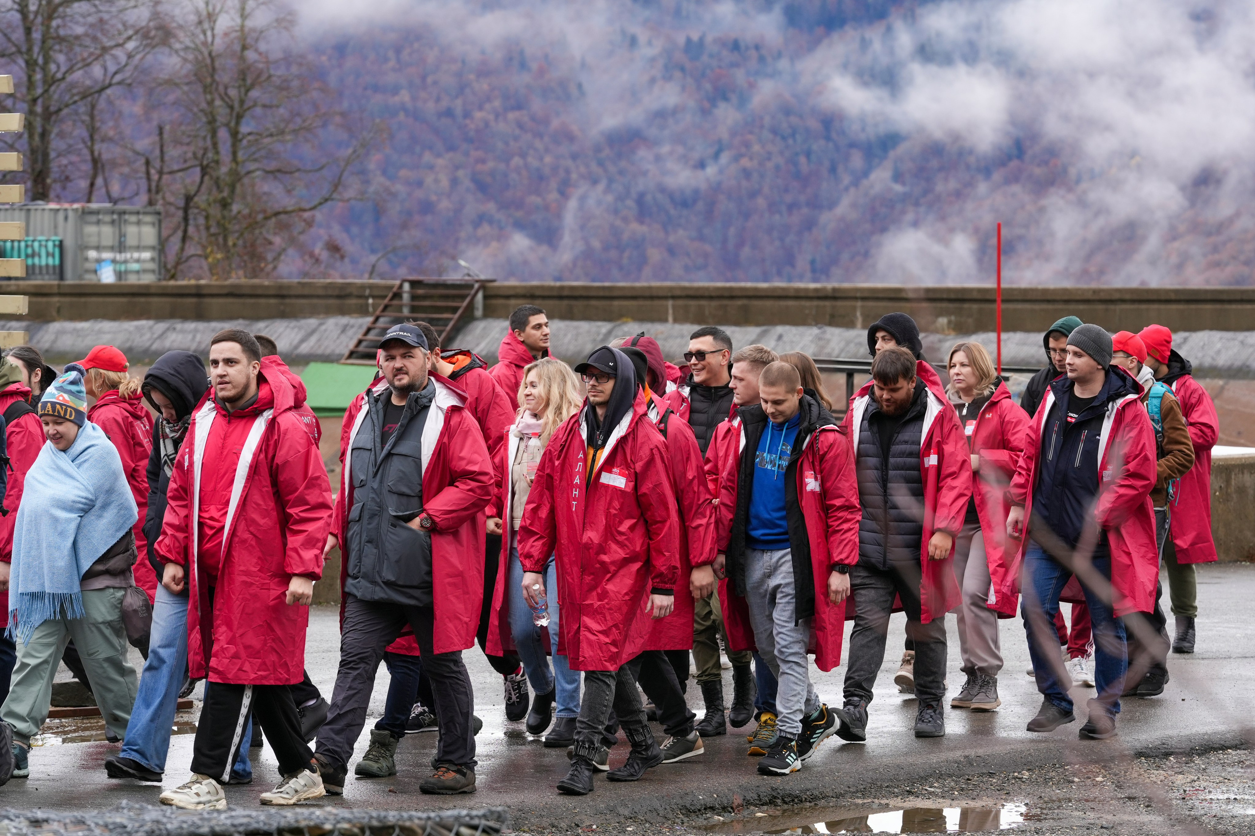 MICE мероприятие — хайкинг на курорте Роза Хутор. Репортажный фотограф в Красной Поляне и Сочи Павлюченко Екатерина