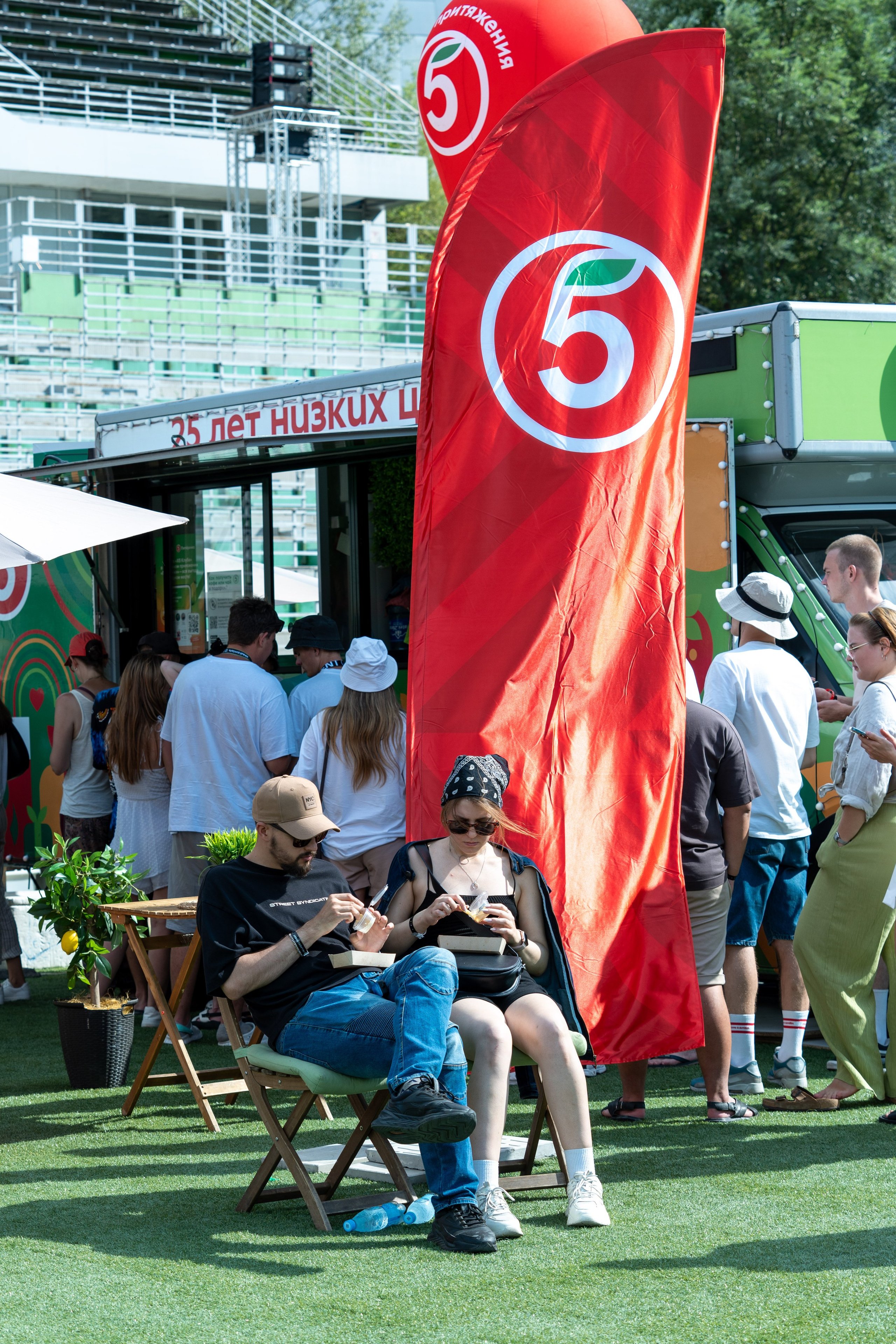 Фотоотчет партнеской интеграции для сети «Пятерочка» на фестивале «Grounded». Репортажный фотограф в Красной Поляне и Сочи Павлюченко Екатерина